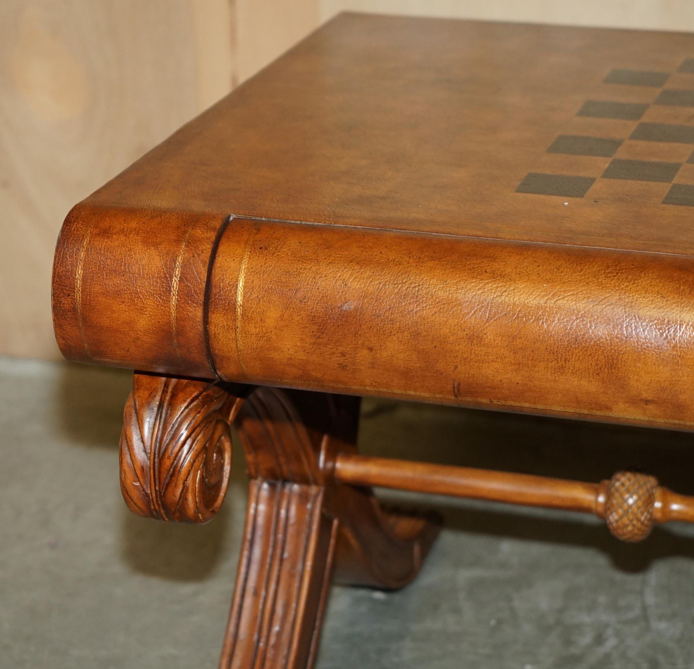 STUNNiNG HANDDYED BROWN LEATHER SCHOLARS BOOK CHESSBOARD CHESS COFFEE TABLE im Angebot 1
