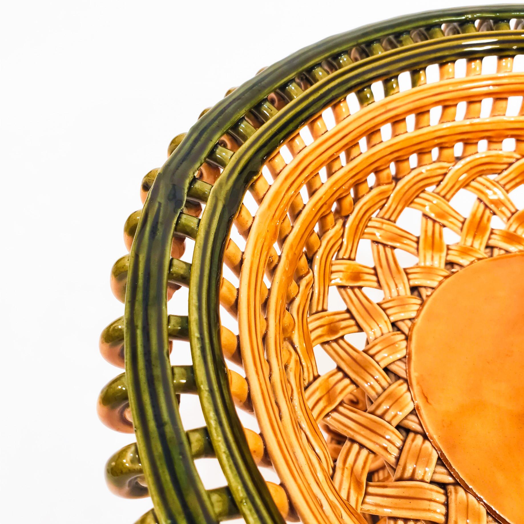 Stunning hand-made ceramic centerpiece from Manises, Spain, 1960s In Excellent Condition For Sale In SANT ADRIÀ DE BESÒS, ES