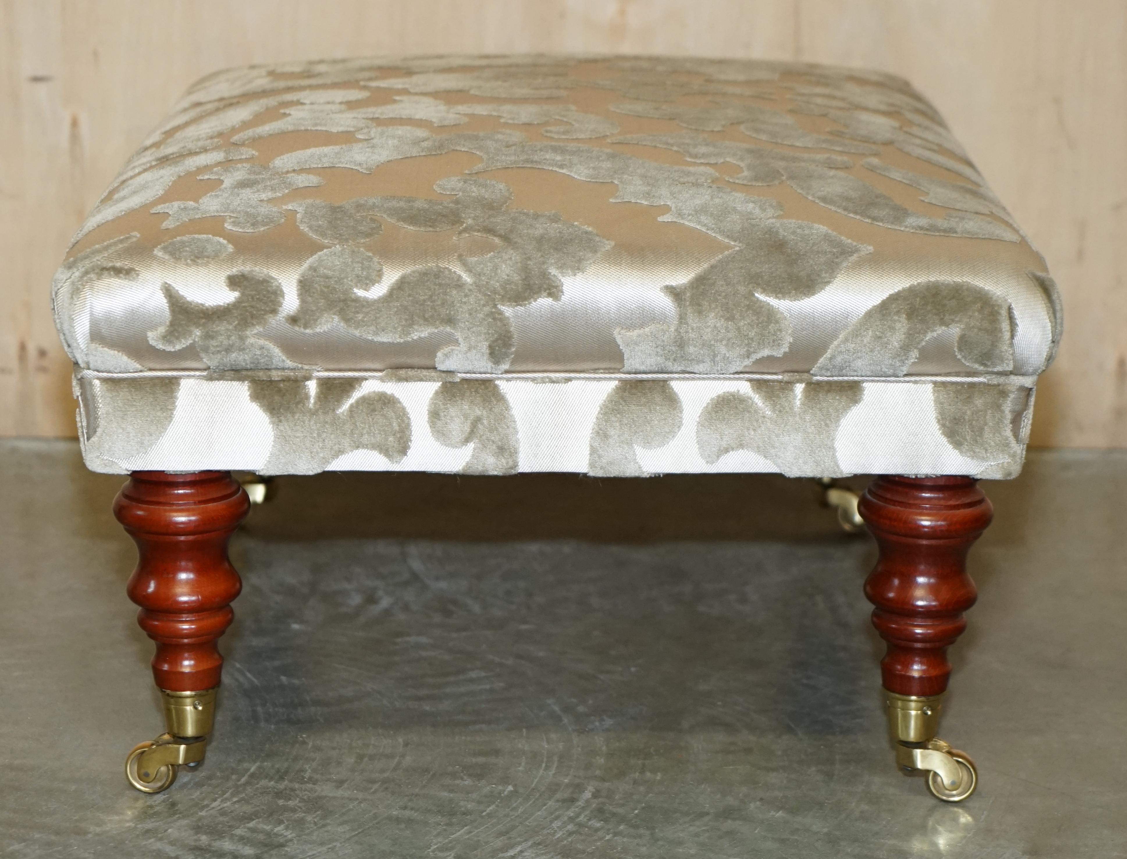 STUPENDO DIVANO E PIEDI IN TESSUTO DI DESIGNER FATTO A MANO IN INGHILTERRA in vendita 12
