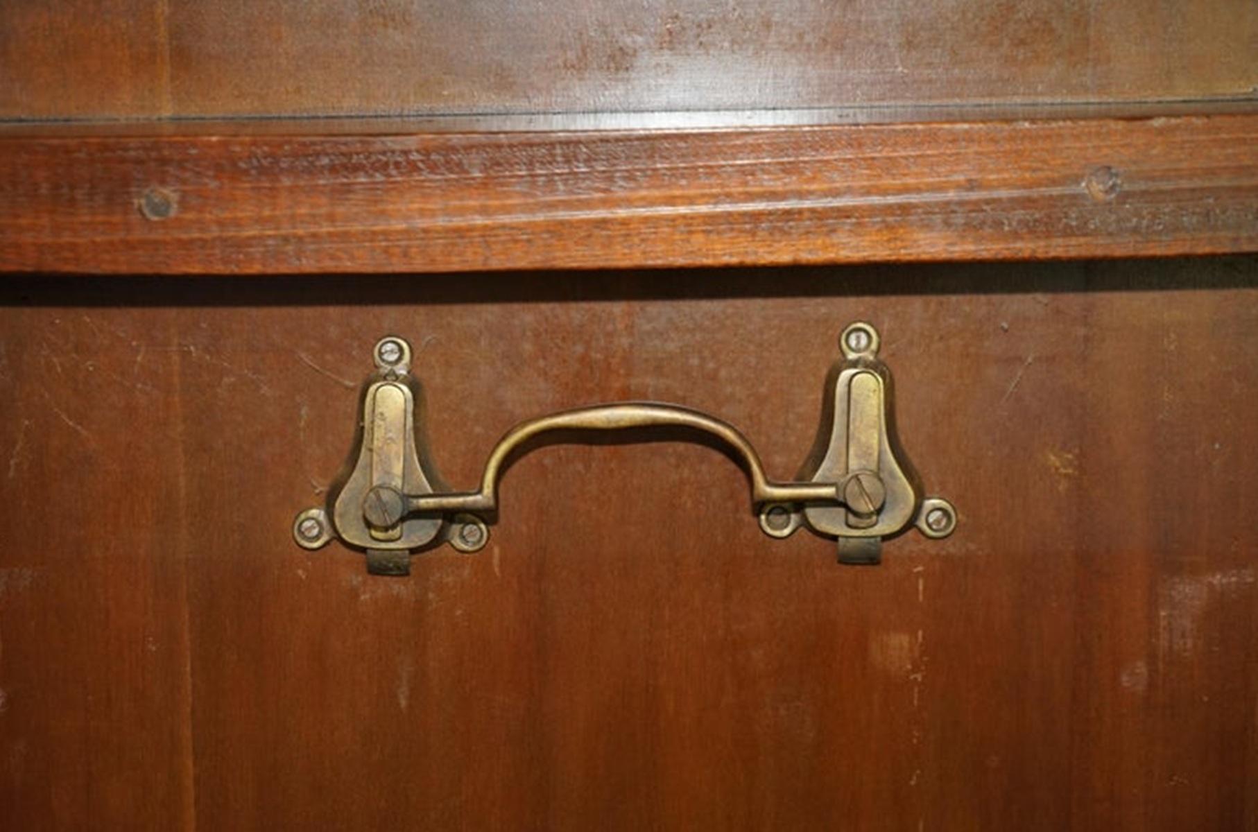 STAGNANTE TABLE A DINER FAITE A LA MAIN EN ANGLETERRE TiLT TOP BRASS SOLID LIONS PAW CASTER en vente 5