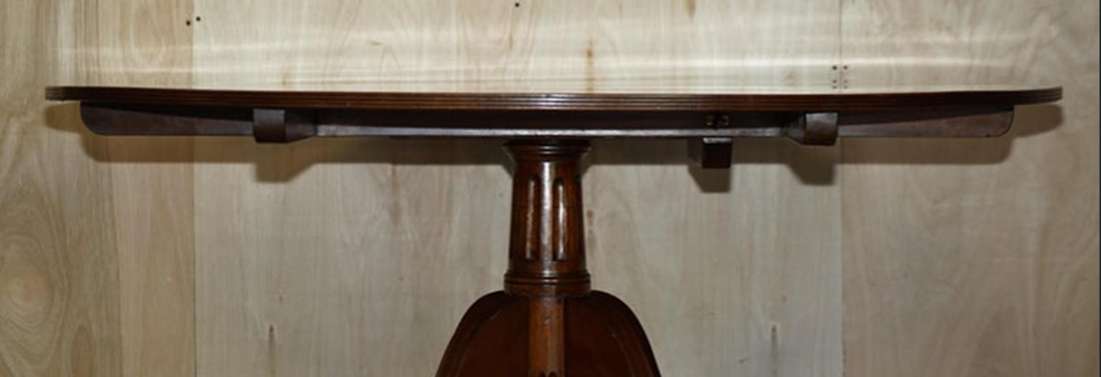 Anglais STAGNANTE TABLE A DINER FAITE A LA MAIN EN ANGLETERRE TiLT TOP BRASS SOLID LIONS PAW CASTER en vente