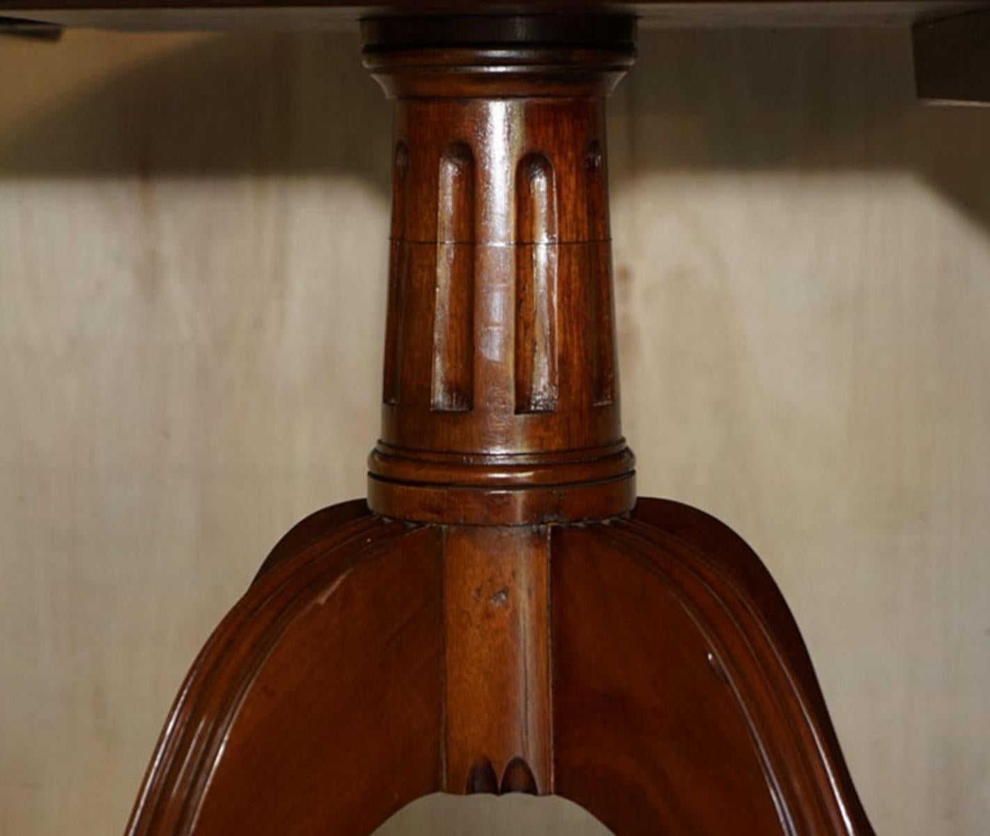 Fait main STAGNANTE TABLE A DINER FAITE A LA MAIN EN ANGLETERRE TiLT TOP BRASS SOLID LIONS PAW CASTER en vente