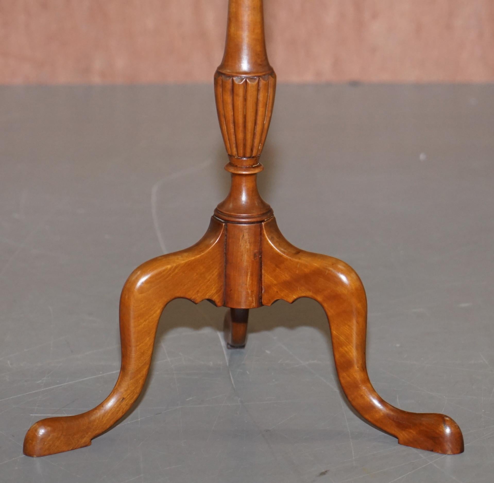 Stunning Hand Painted Hardwood Sheraton Revival Tripod Side End Lamp Wine Table For Sale 1