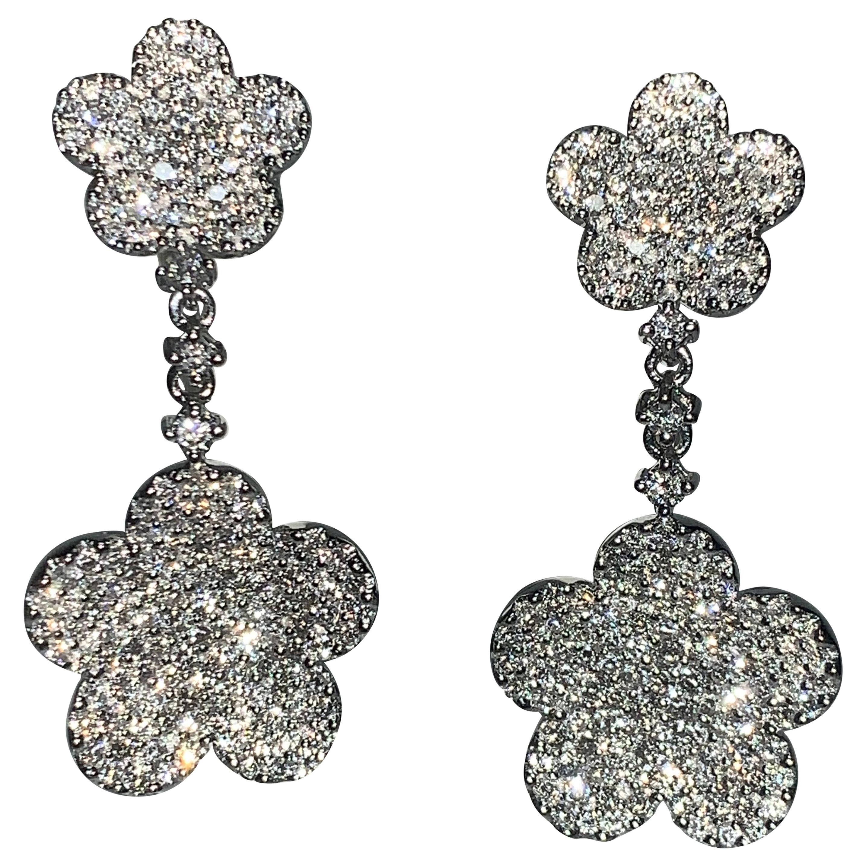 18 Karat White Gold 2.24 Carat White Diamonds Flower Earrings