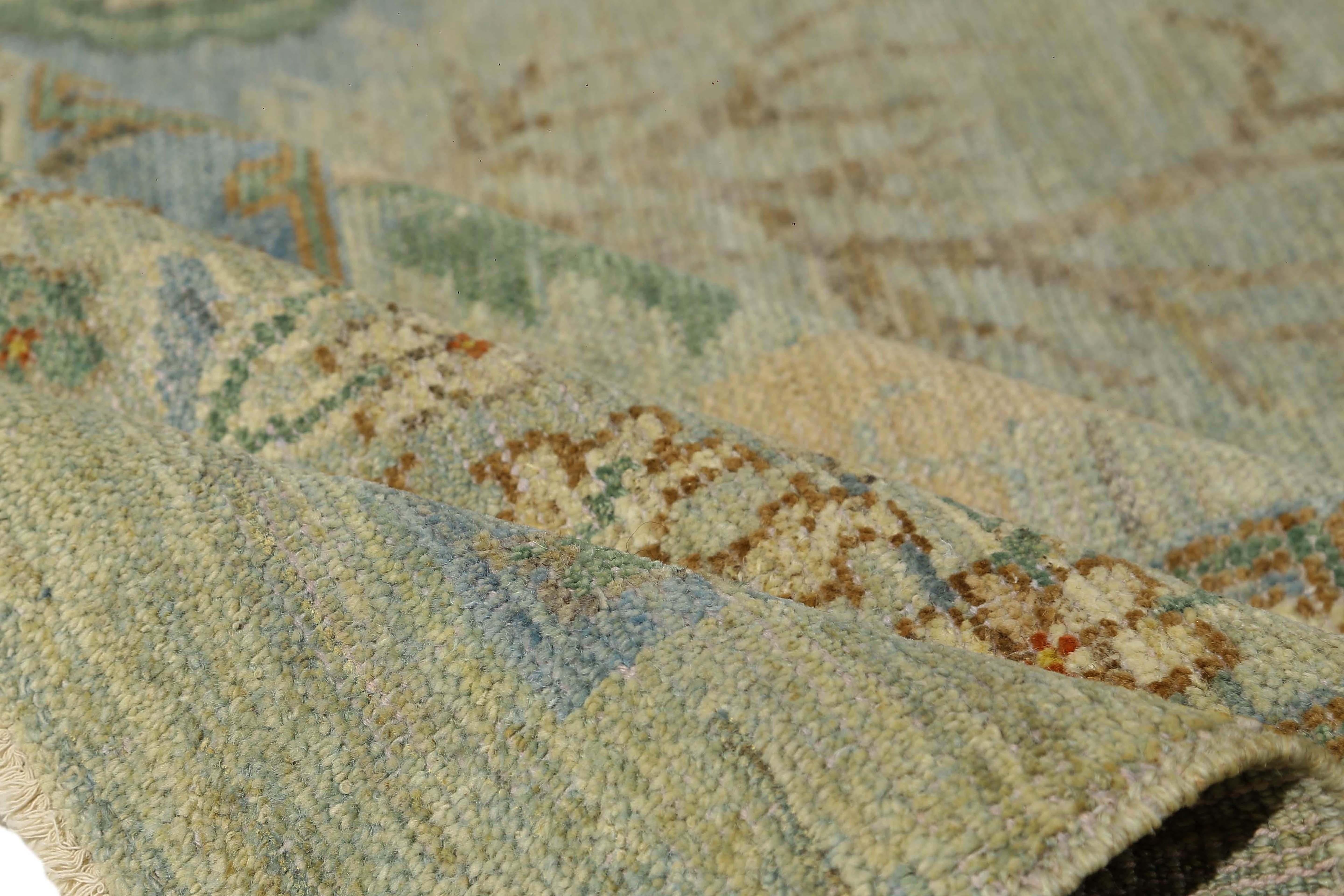 Atemberaubender handgefertigter türkischer Sultanabad-Teppich mit von der Natur inspiriertem Design (Wolle) im Angebot