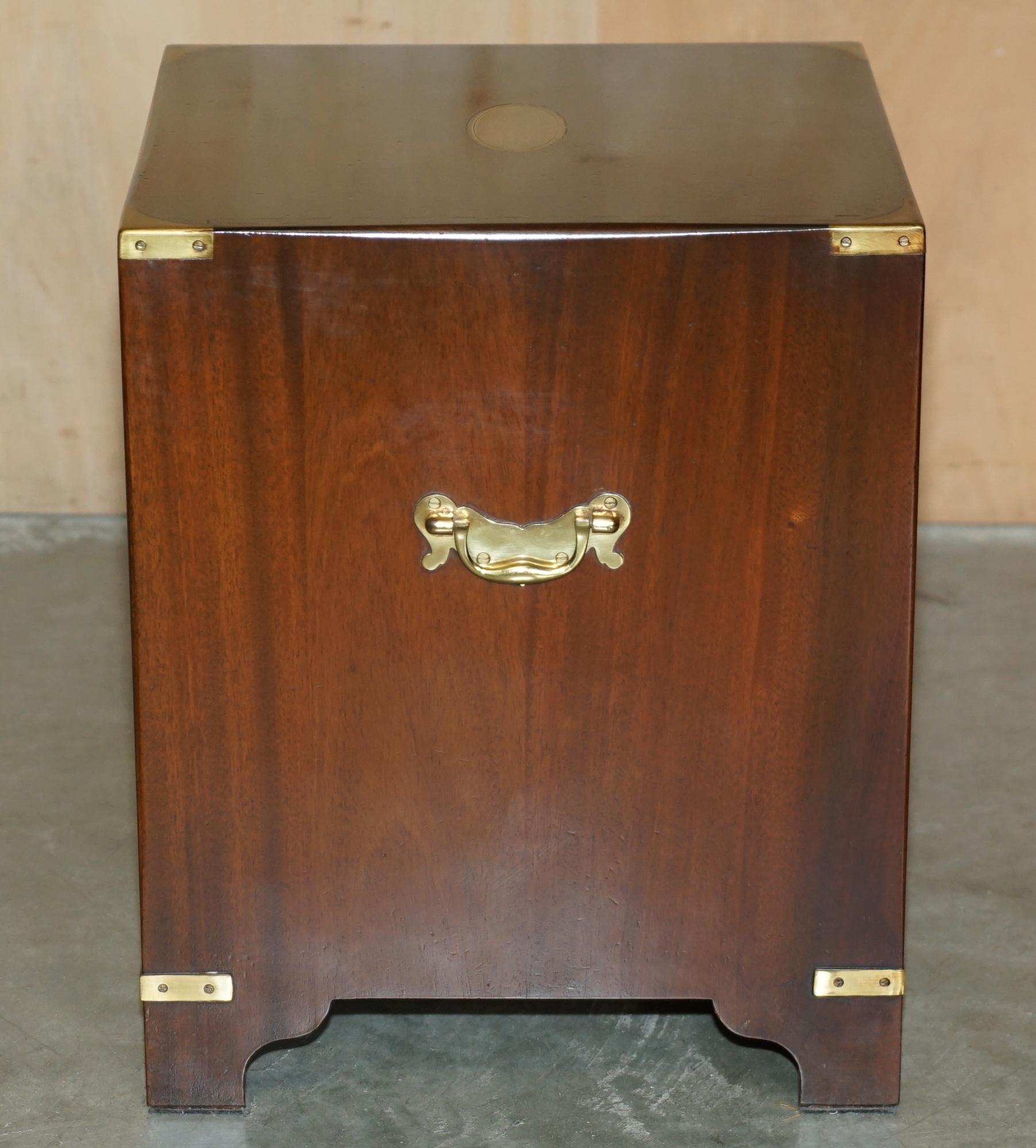 STUNNING HARDWOOD BRASS HARRODS KENNEDY MILITARY CAMPAIGN SIDE END TABLE DRAWERs en vente 2