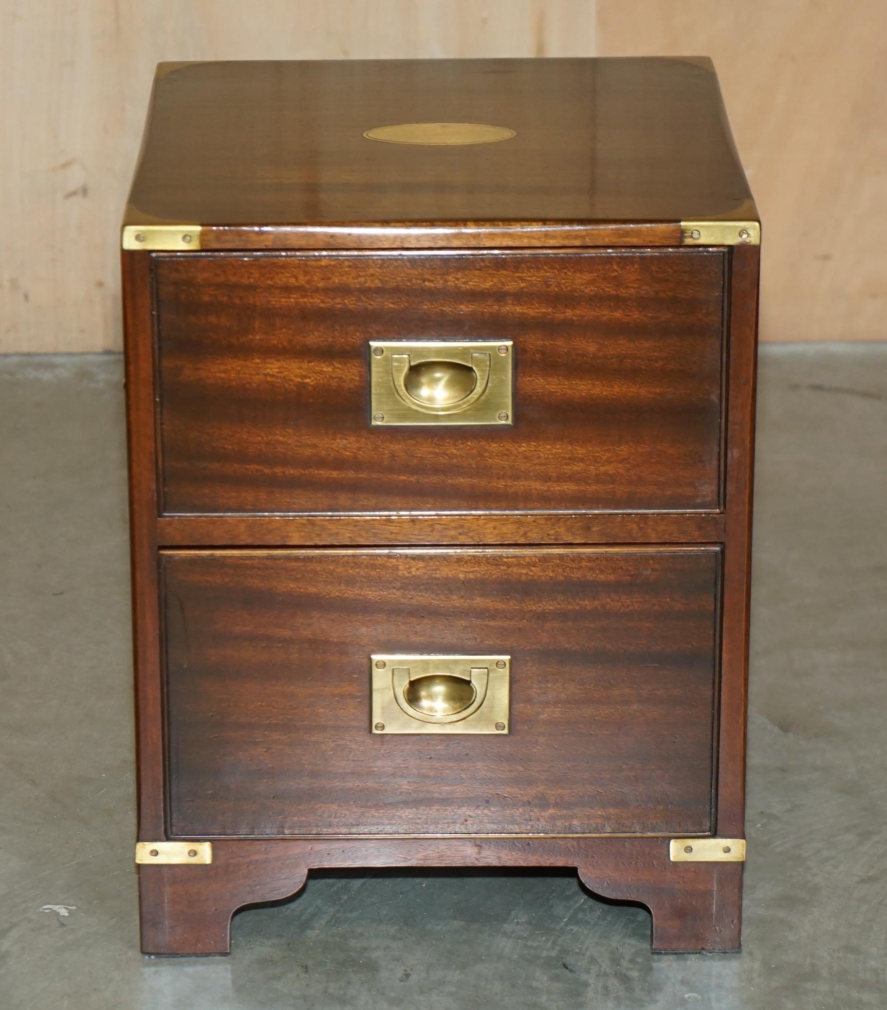 Campagne STUNNING HARDWOOD BRASS HARRODS KENNEDY MILITARY CAMPAIGN SIDE END TABLE DRAWERs en vente
