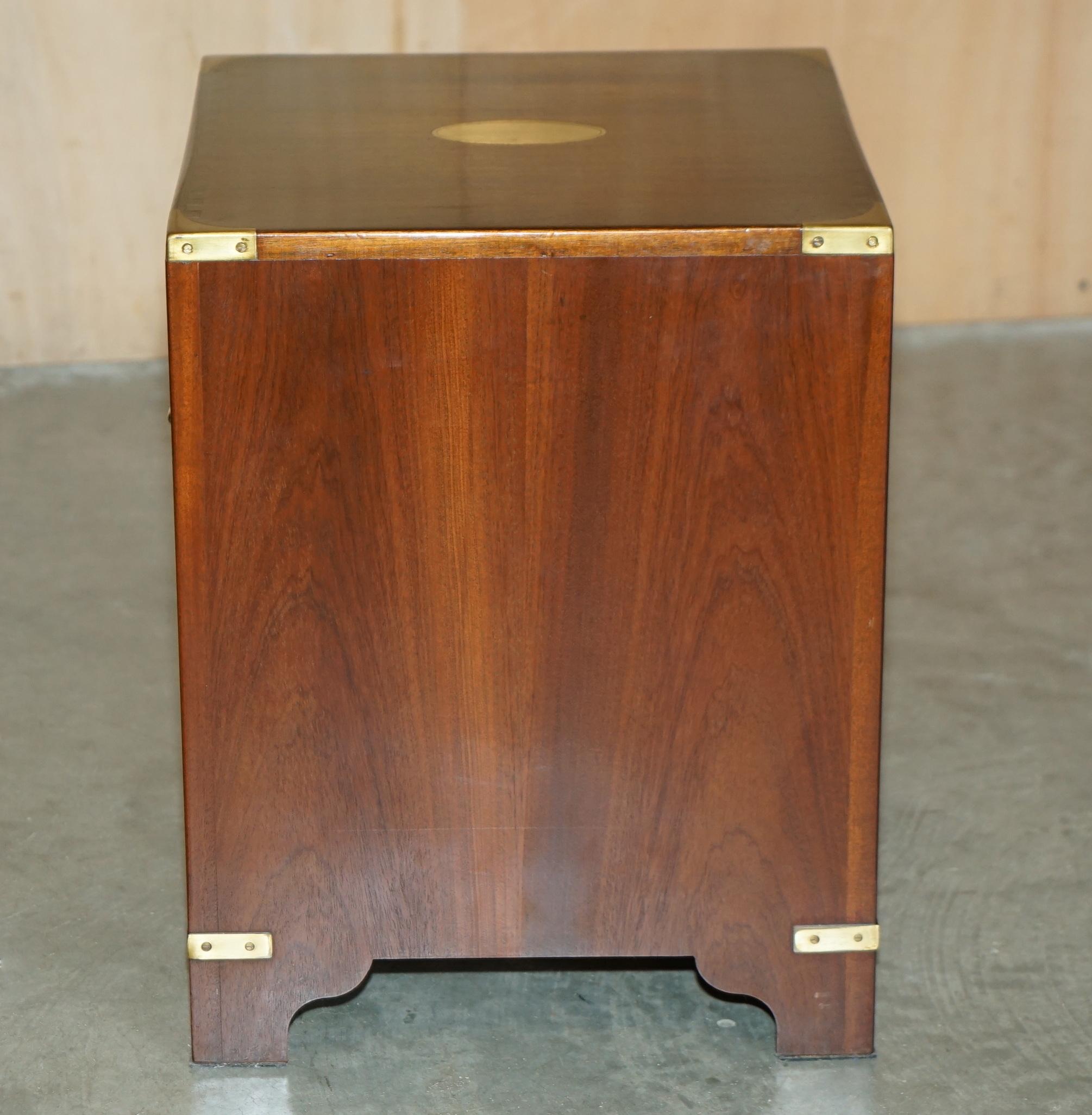 STUNNING HARDWOOD BRASS HARRODS KENNEDY MILITARY CAMPAIGN SIDE END TABLE DRAWERs en vente 1