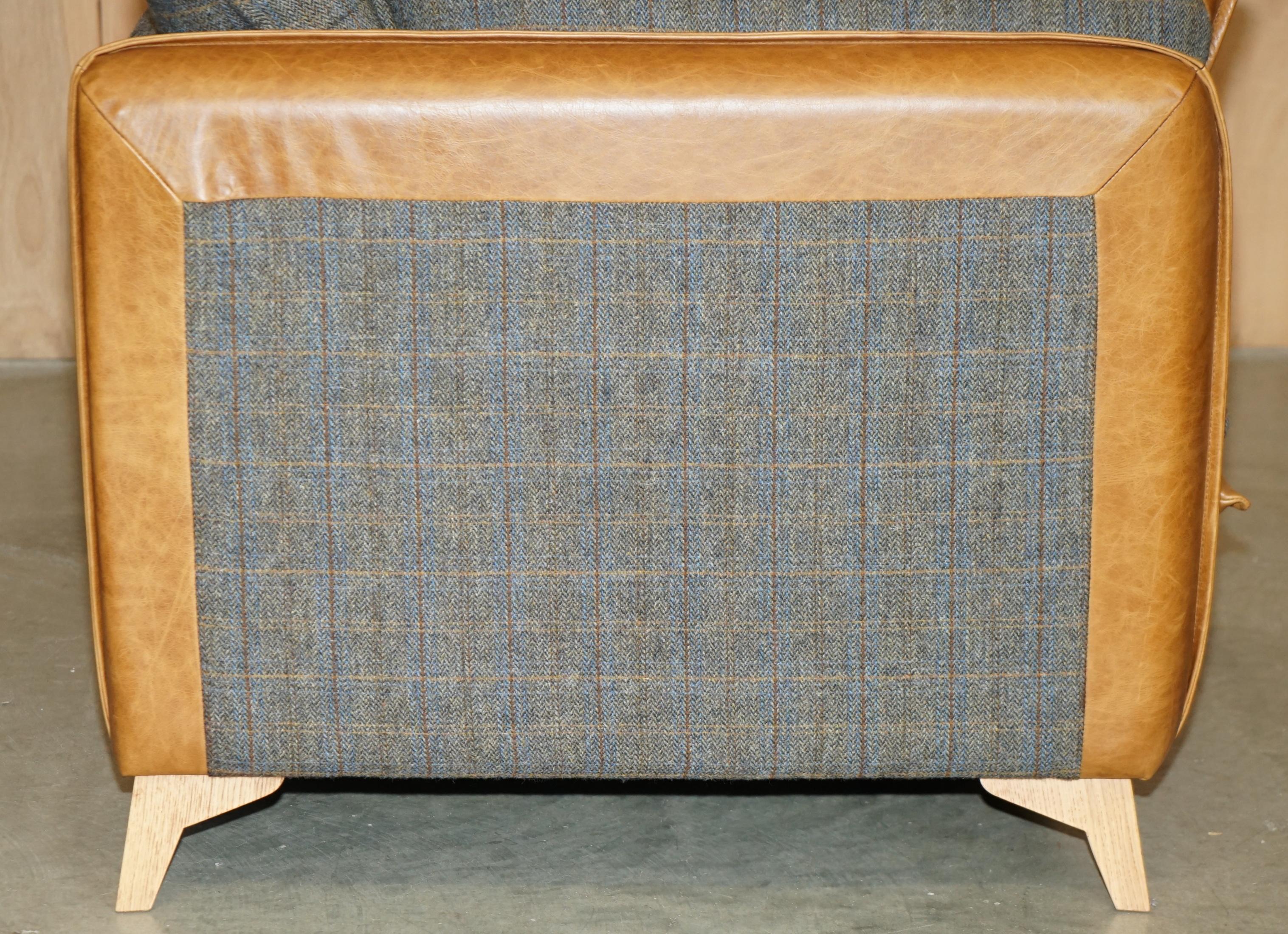impresionante sofá de piel marrón de harris tweed made in in inglaterra parte de un conjunto grande en venta 5