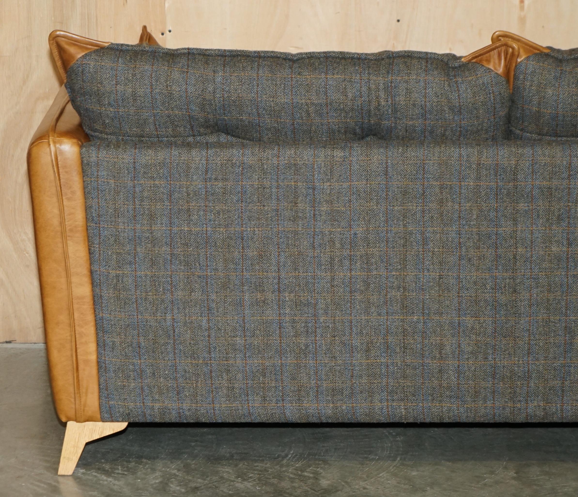 impresionante sofá de piel marrón de harris tweed made in in inglaterra parte de un conjunto grande en venta 7