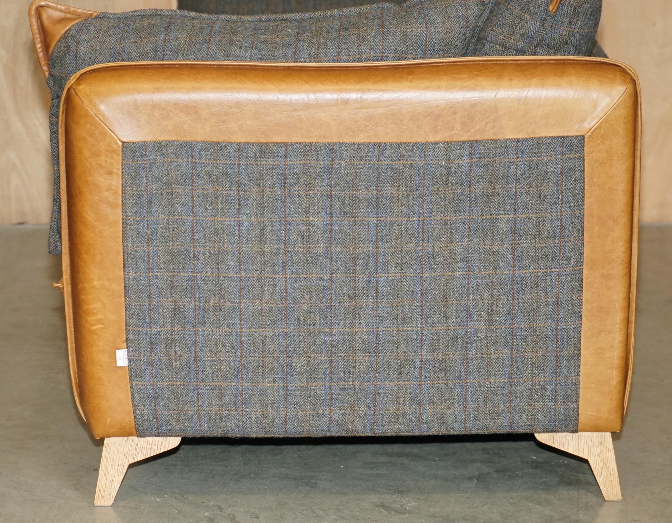 impresionante sofá de piel marrón de harris tweed made in in inglaterra parte de un conjunto grande en venta 9