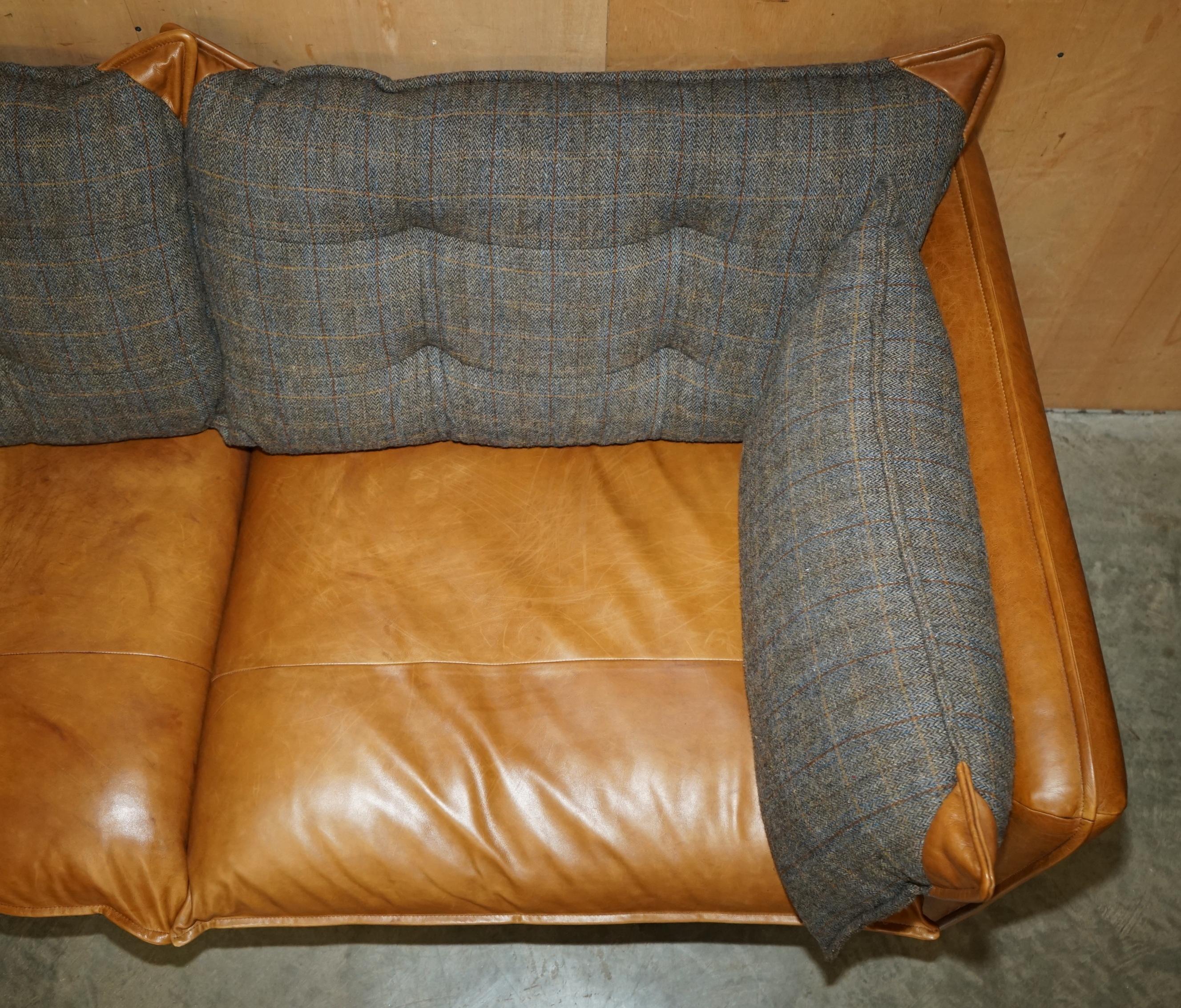 impresionante sofá de piel marrón de harris tweed made in in inglaterra parte de un conjunto grande en Bueno estado para la venta en West Sussex, Pulborough