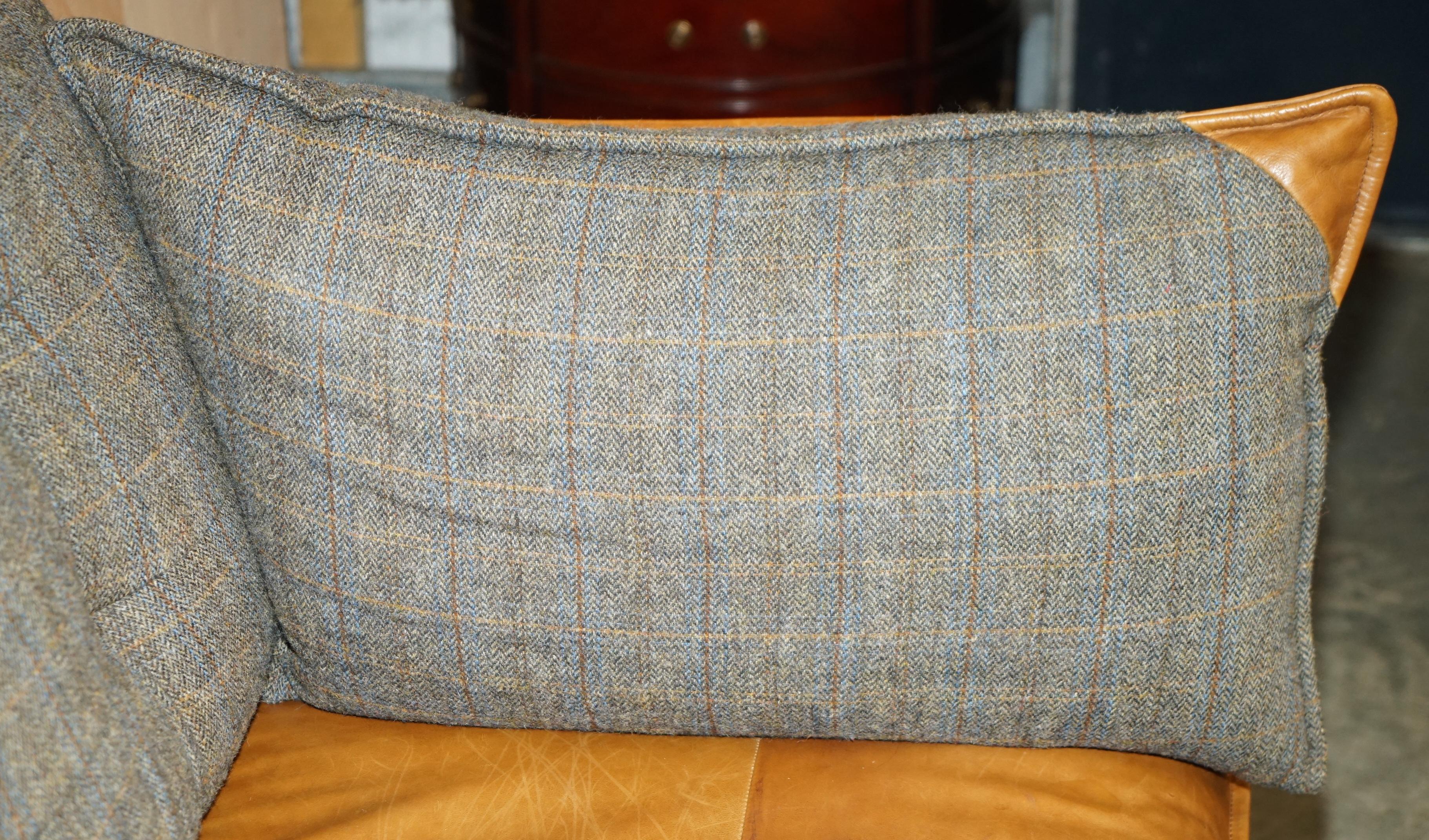 impresionante sofá de piel marrón de harris tweed made in in inglaterra parte de un conjunto grande en venta 1