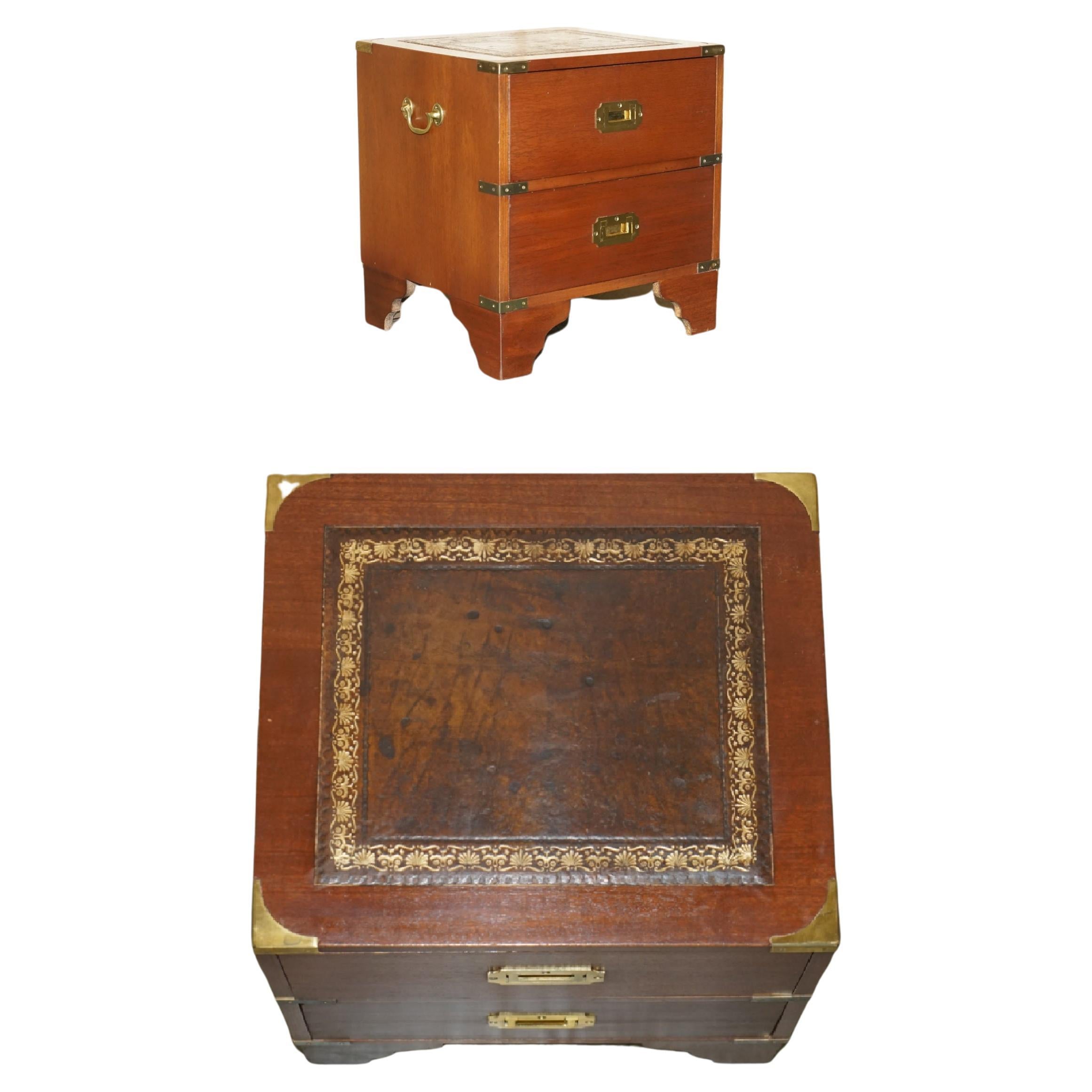 Stunning Harrods Kennedy Military Campaigner Side End Table Drawers Brown Leather (table d'appoint militaire à tiroirs)