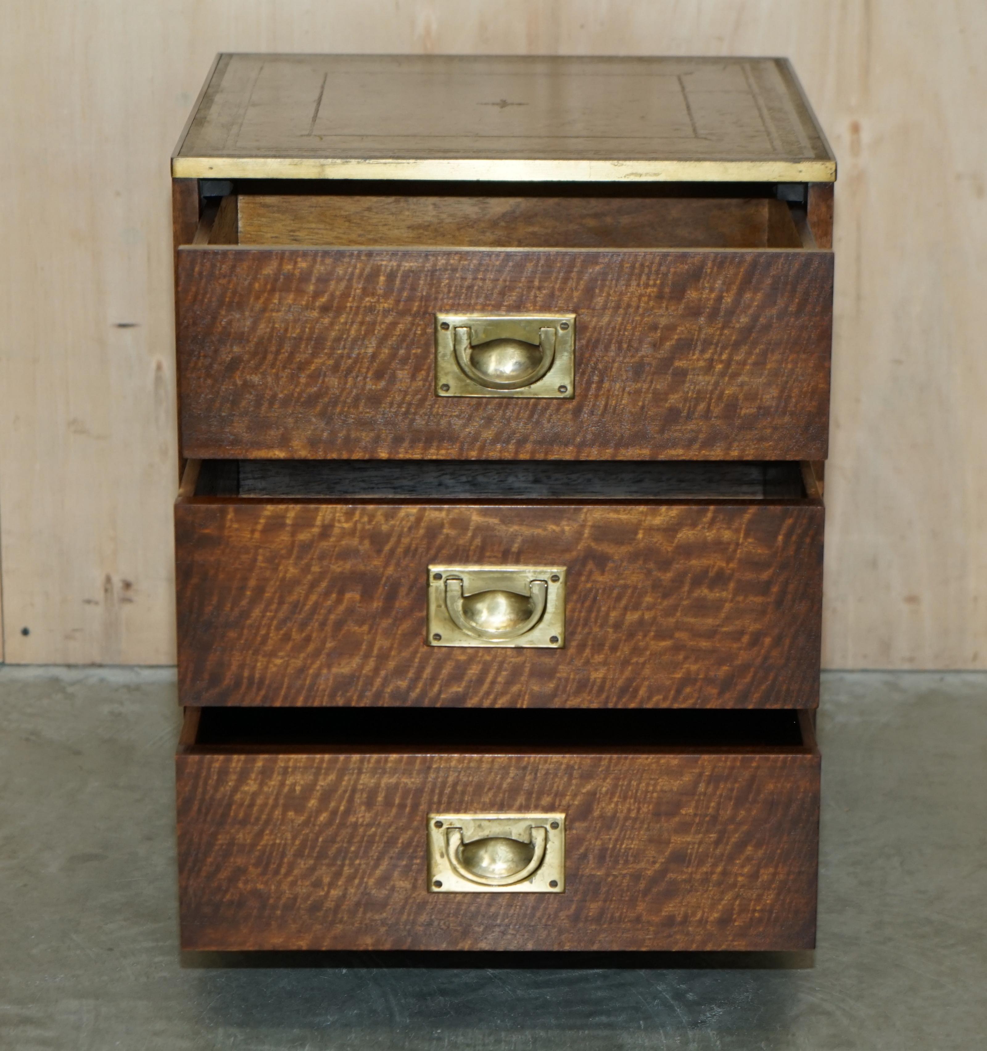 HARRODS KENNEDY Campagne MILITAIRE STUNNING TABLE DRAWERS GREEN LEATHER en vente 13