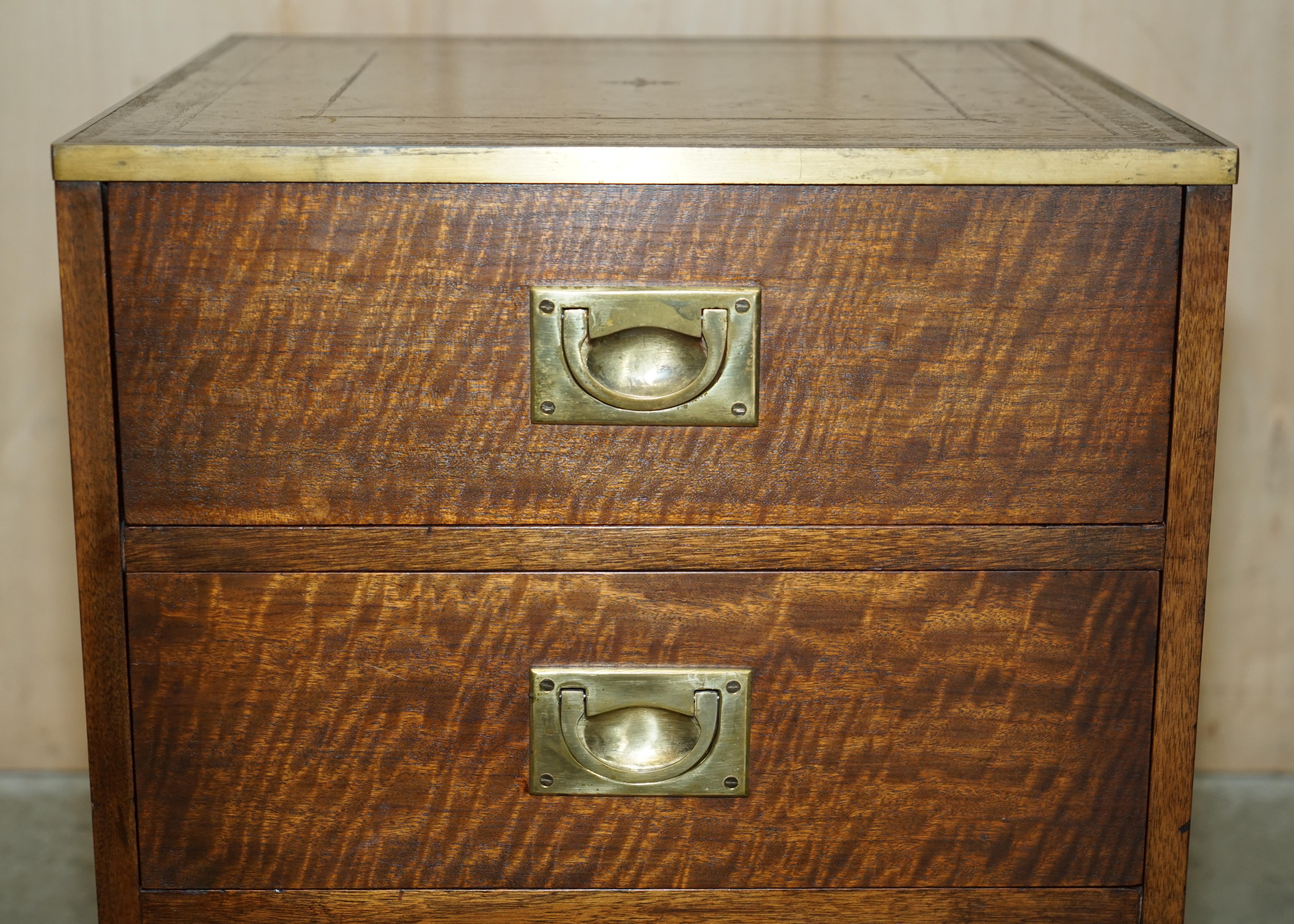 Fait main HARRODS KENNEDY Campagne MILITAIRE STUNNING TABLE DRAWERS GREEN LEATHER en vente