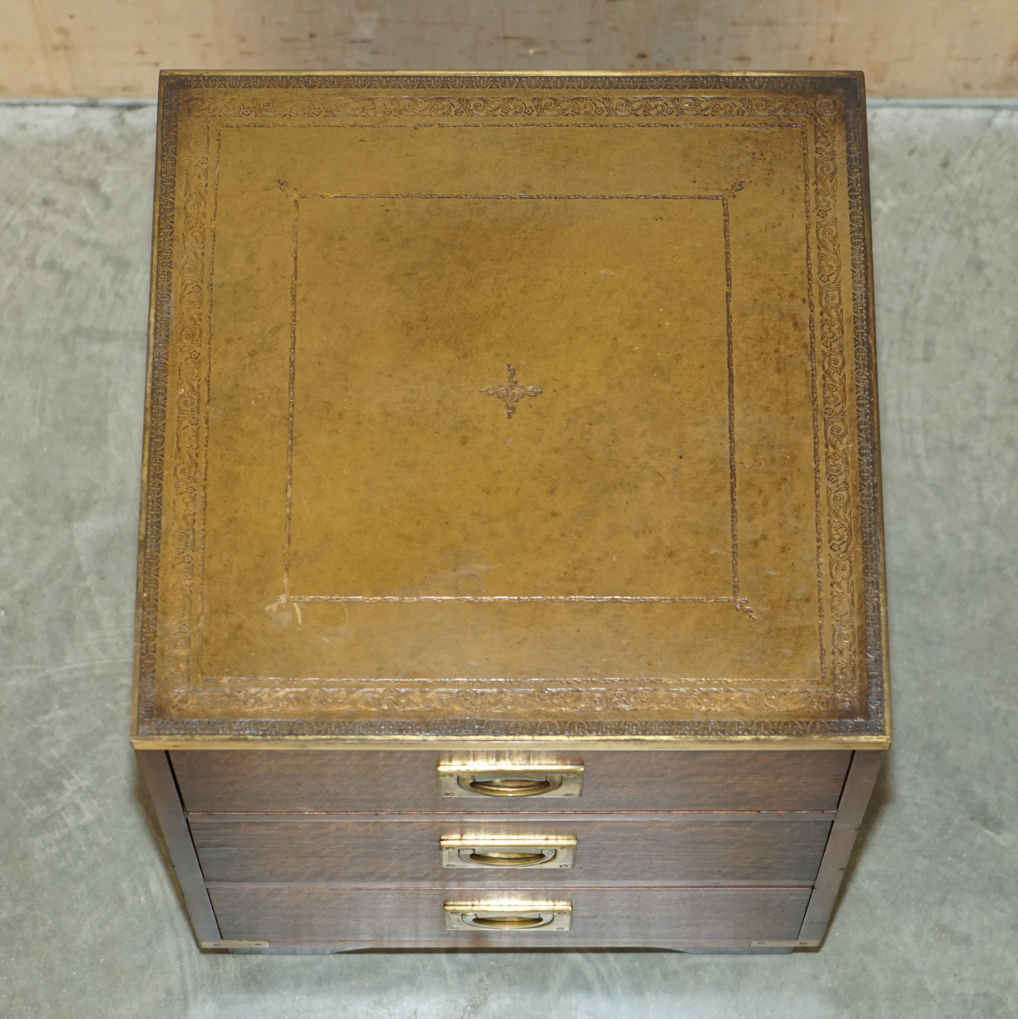 HARRODS KENNEDY Campagne MILITAIRE STUNNING TABLE DRAWERS GREEN LEATHER en vente 3