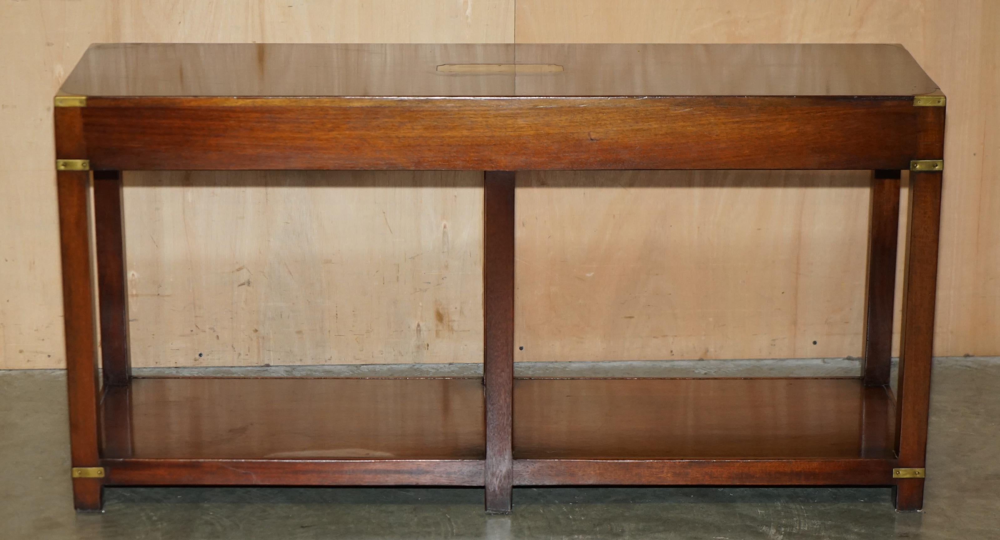 STUNNiNG HARRODS LONDON KENNEDY TWIN DRAWER MILITARY CAMPAIGN CONSOLE TABLE For Sale 4
