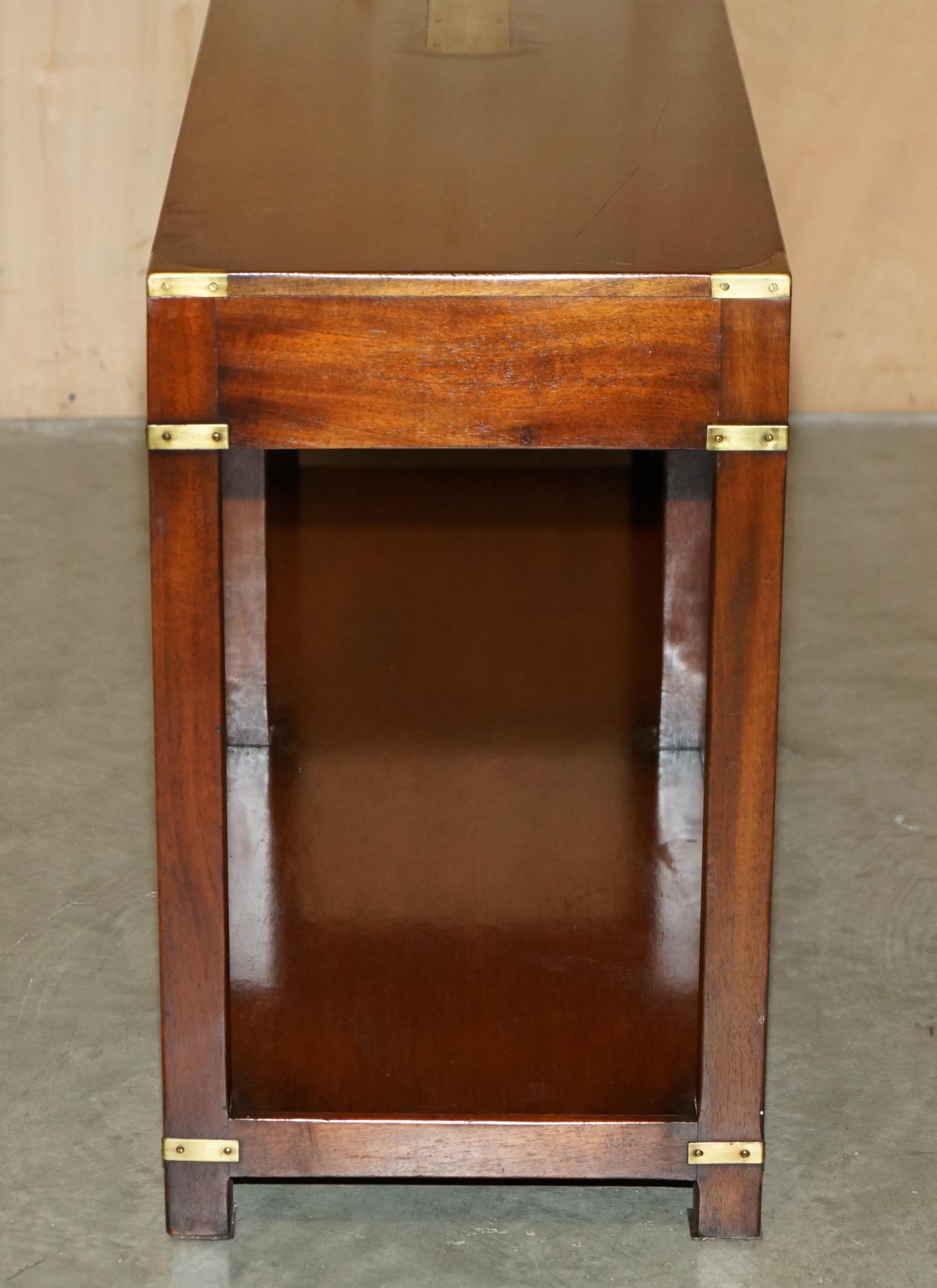 STUNNiNG HARRODS LONDON KENNEDY TWIN DRAWER MILITARY CAMPAIGN CONSOLE TABLE For Sale 5