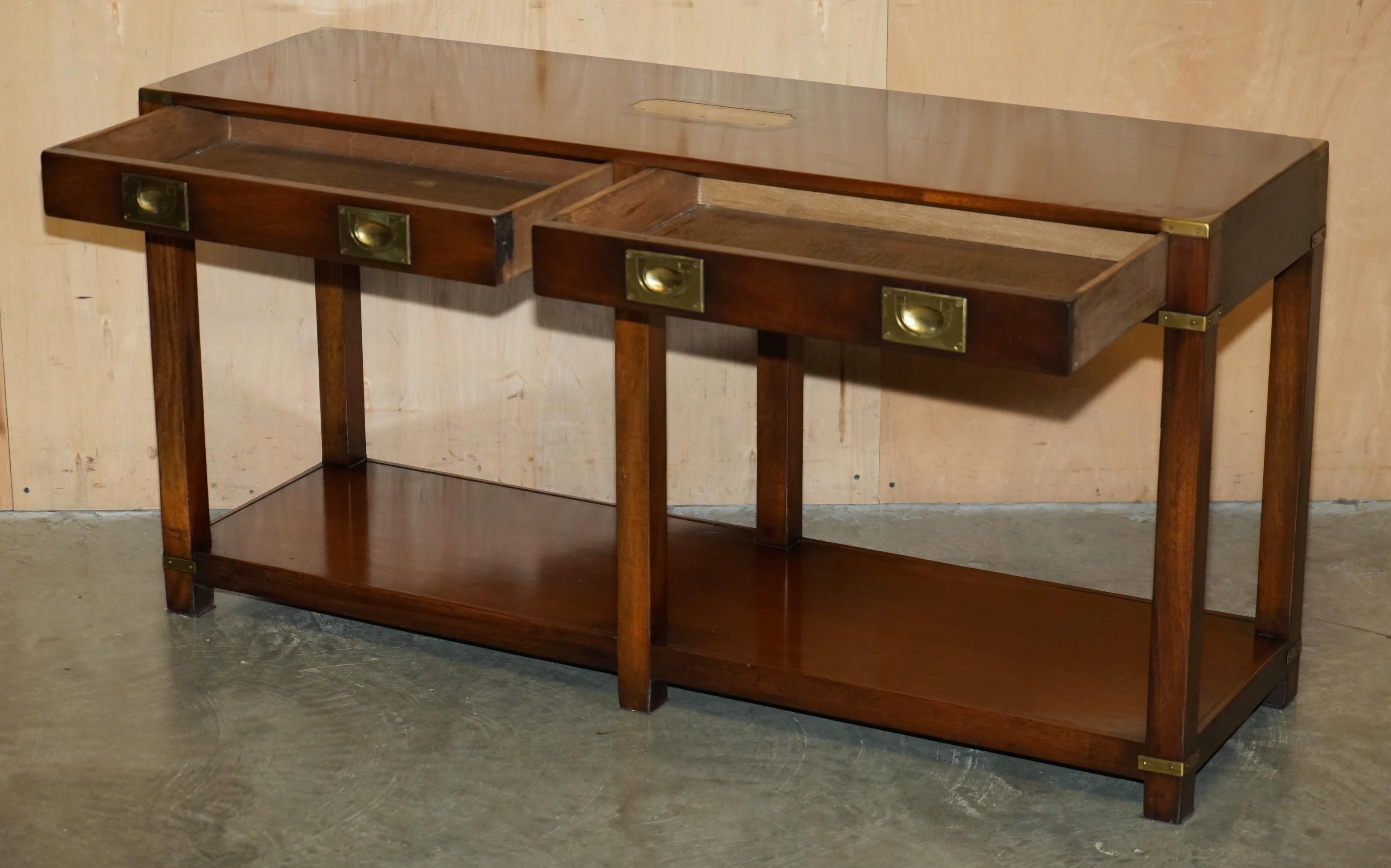 STUNNiNG HARRODS LONDON KENNEDY TWIN DRAWER MILITARY CAMPAIGN CONSOLE TABLE For Sale 6