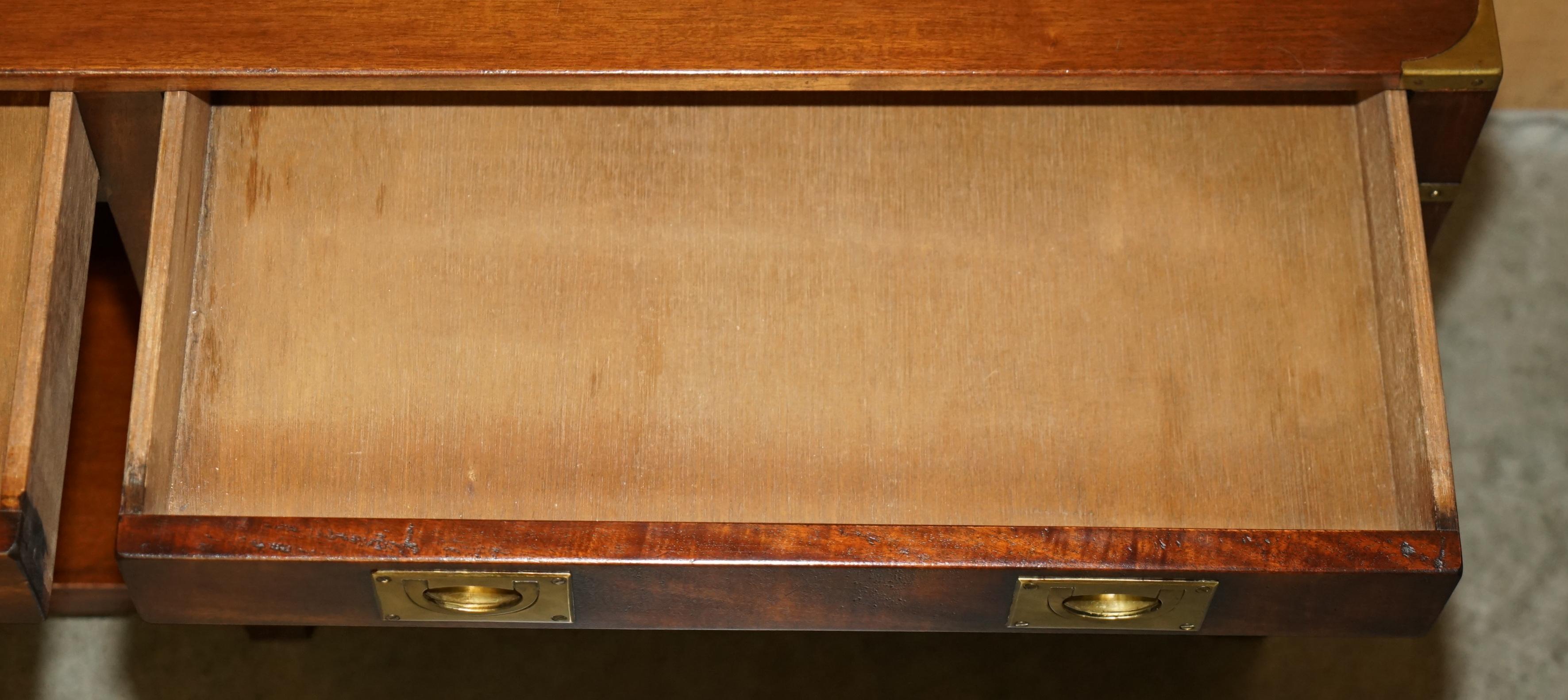 STUNNiNG HARRODS LONDON KENNEDY TWIN DRAWER MILITARY CAMPAIGN CONSOLE TABLE For Sale 9