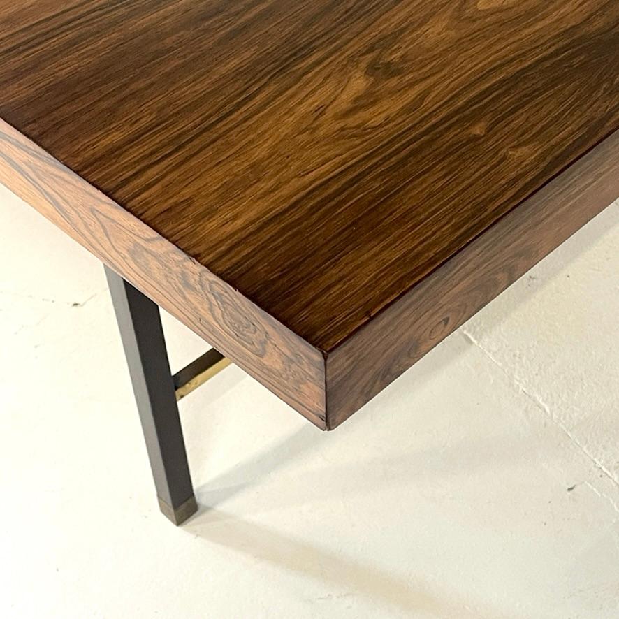 Superbe table à rallonge à 2 plateaux en palissandre de Harvey Probber avec pieds en acajou et laiton en vente 4