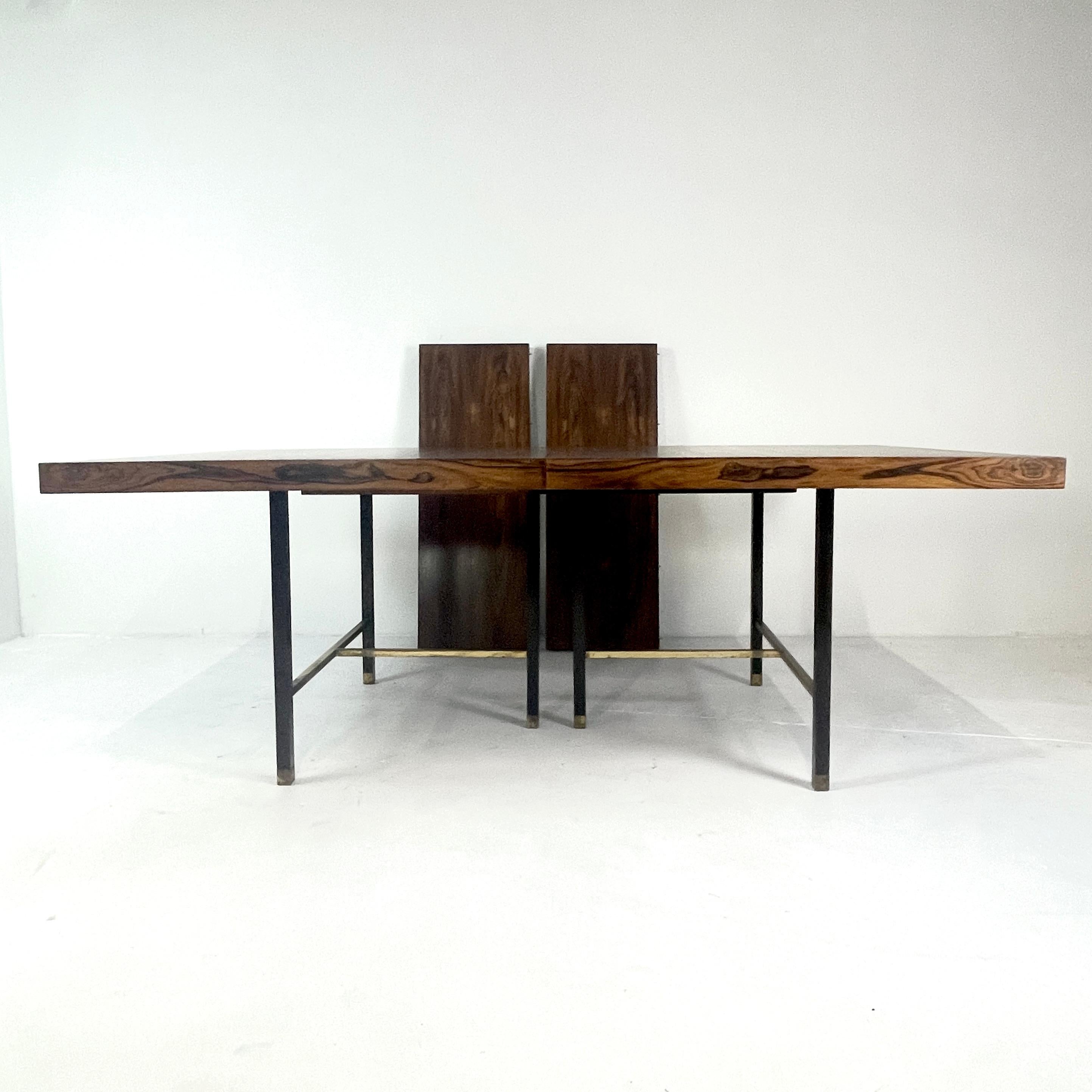 Superbe table à rallonge à 2 plateaux en palissandre de Harvey Probber avec pieds en acajou et laiton en vente 5
