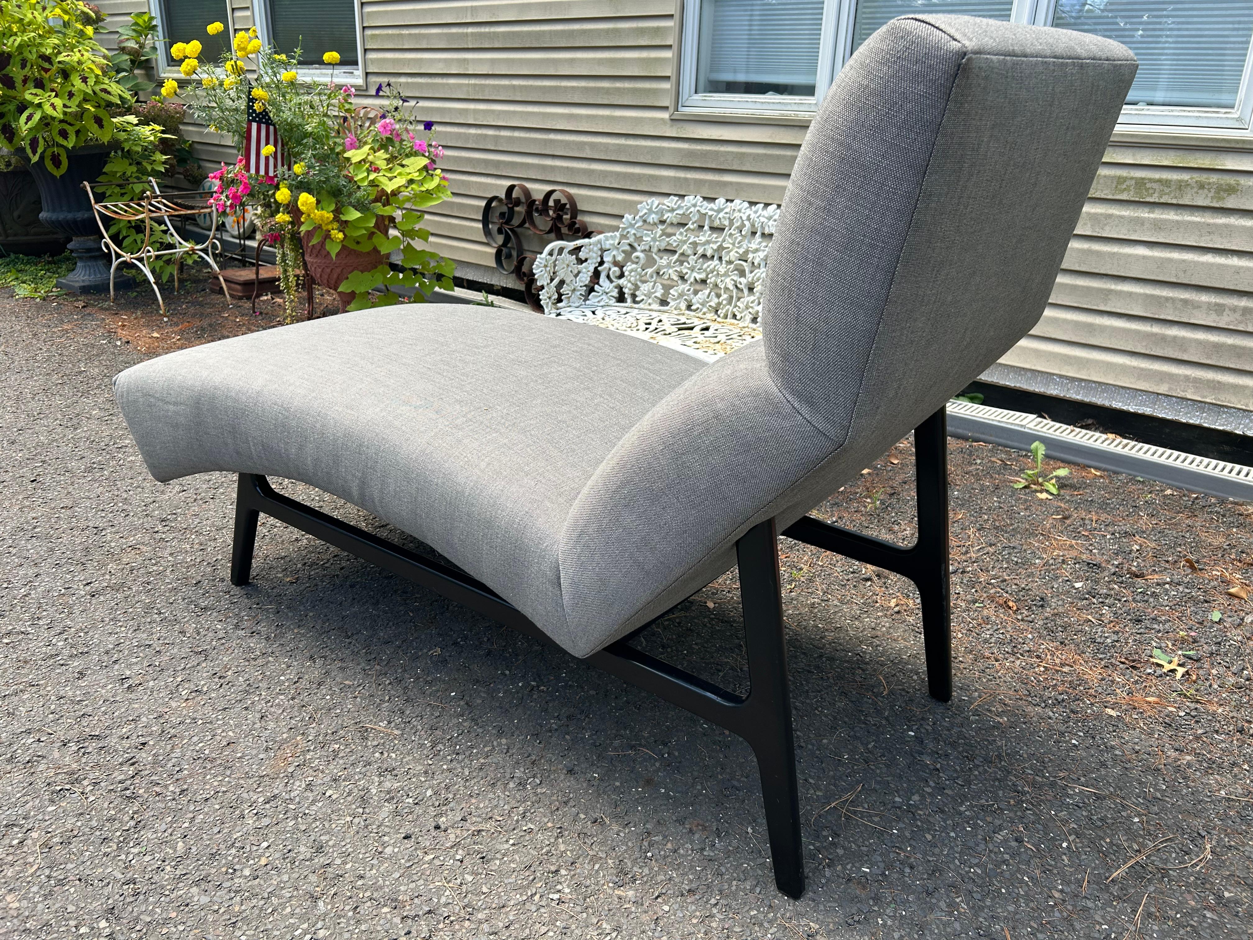 Stupefacente Chaise Lounge Contour in stile Harvey Probber, metà del secolo scorso. in vendita 3