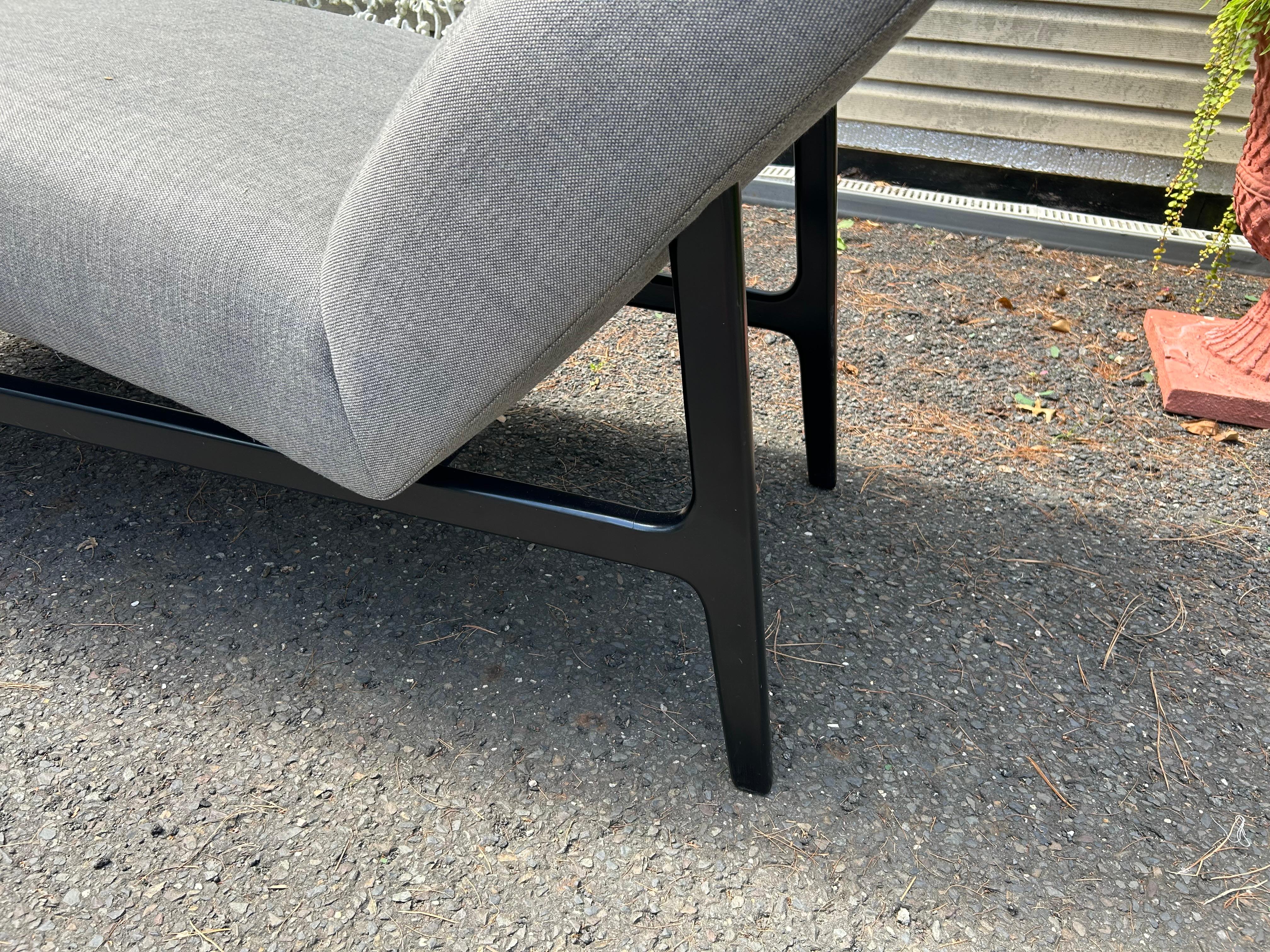Americano Stupefacente Chaise Lounge Contour in stile Harvey Probber, metà del secolo scorso. in vendita