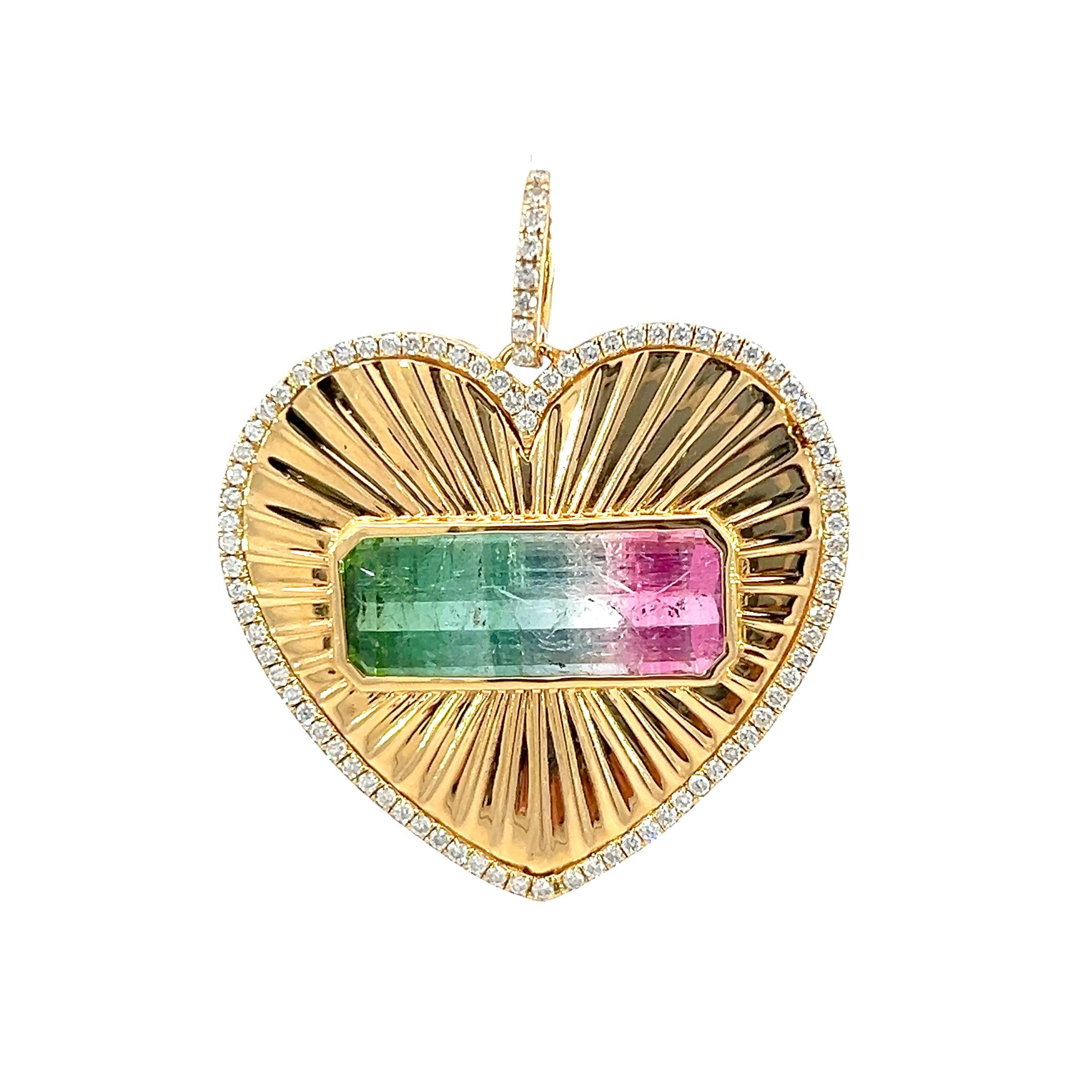 Taille mixte Superbe pendentif en forme de cœur en tourmaline naturelle et diamants en vente