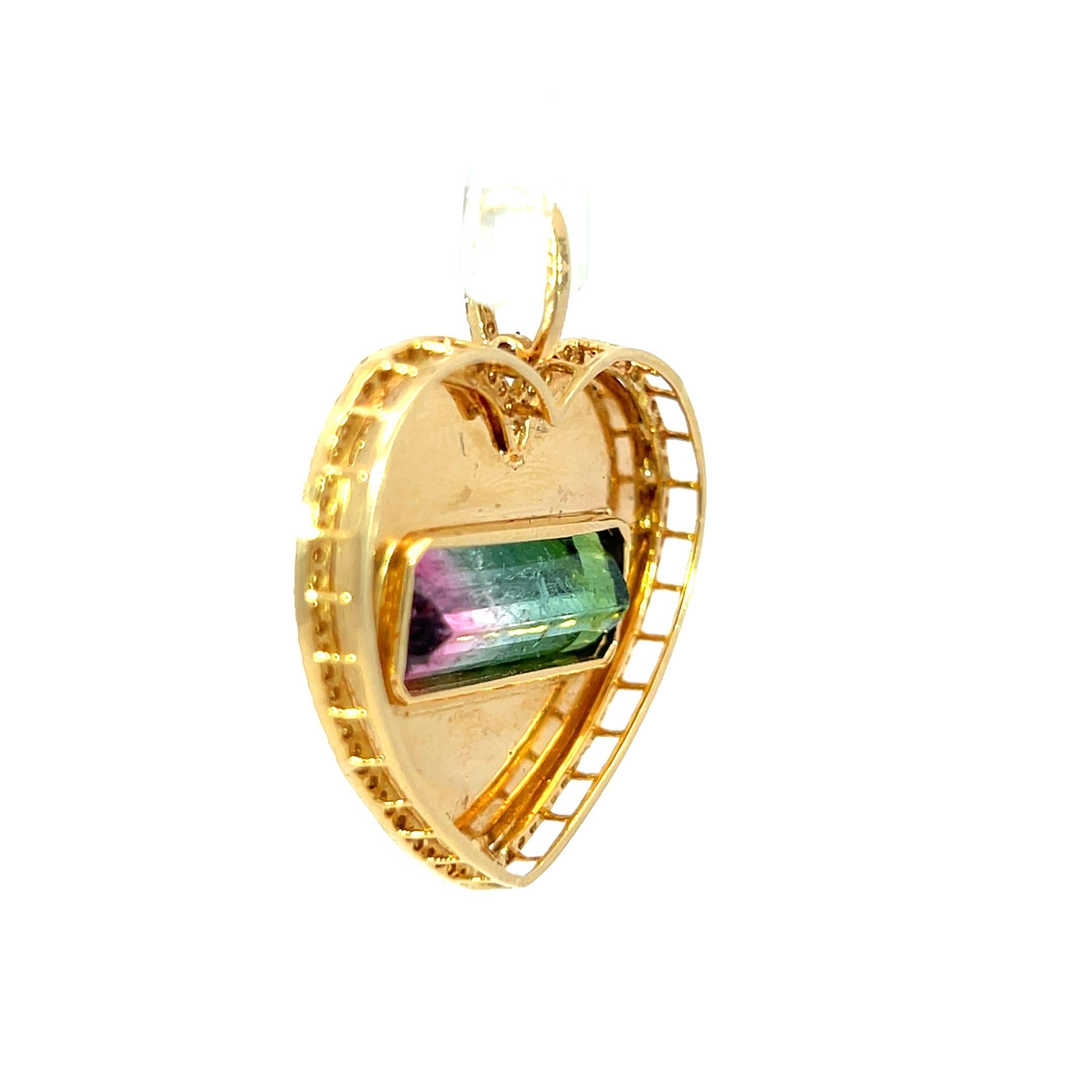 Superbe pendentif en forme de cœur en tourmaline naturelle et diamants en vente 1