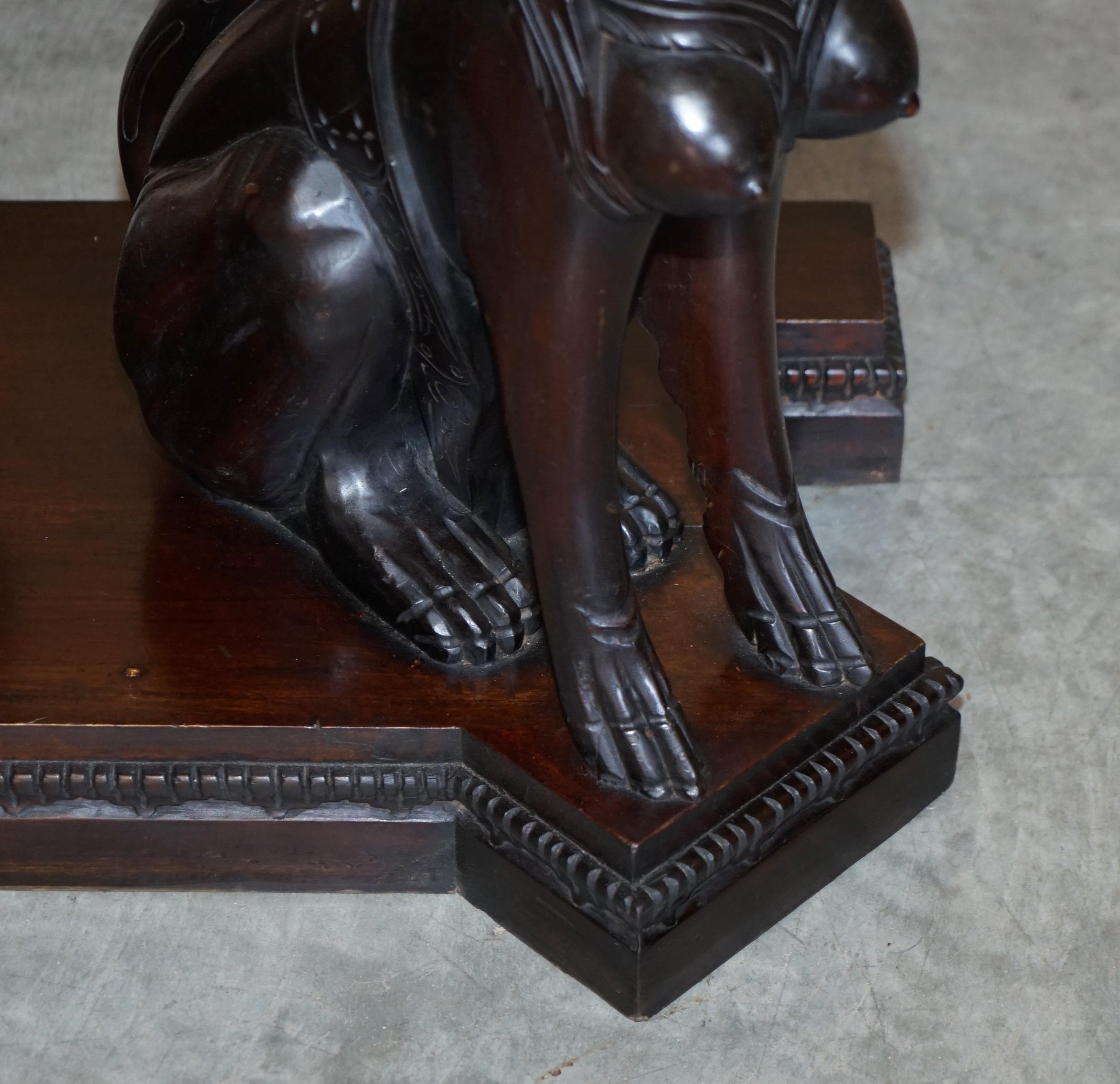 Atemberaubender, stark geschnitzter Konsolentisch im ägyptischen Revival-Stil mit zwei Sphinx-Platten im Angebot 6