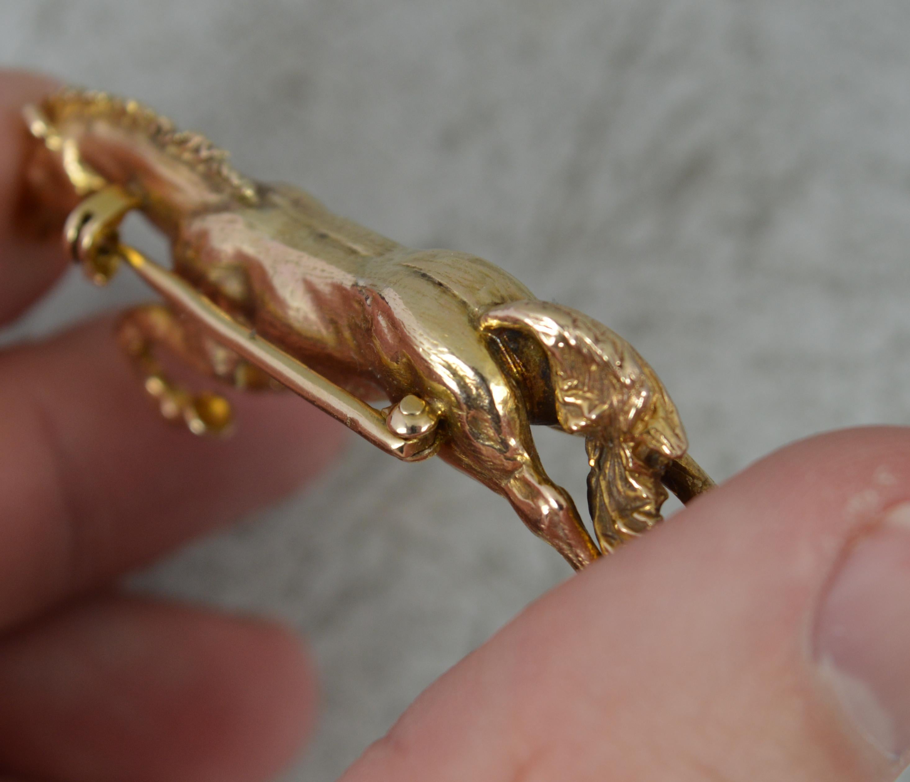 Superbe broche épaisse et solide en or 9 carats représentant un cheval qui saute, 15,5 g 2