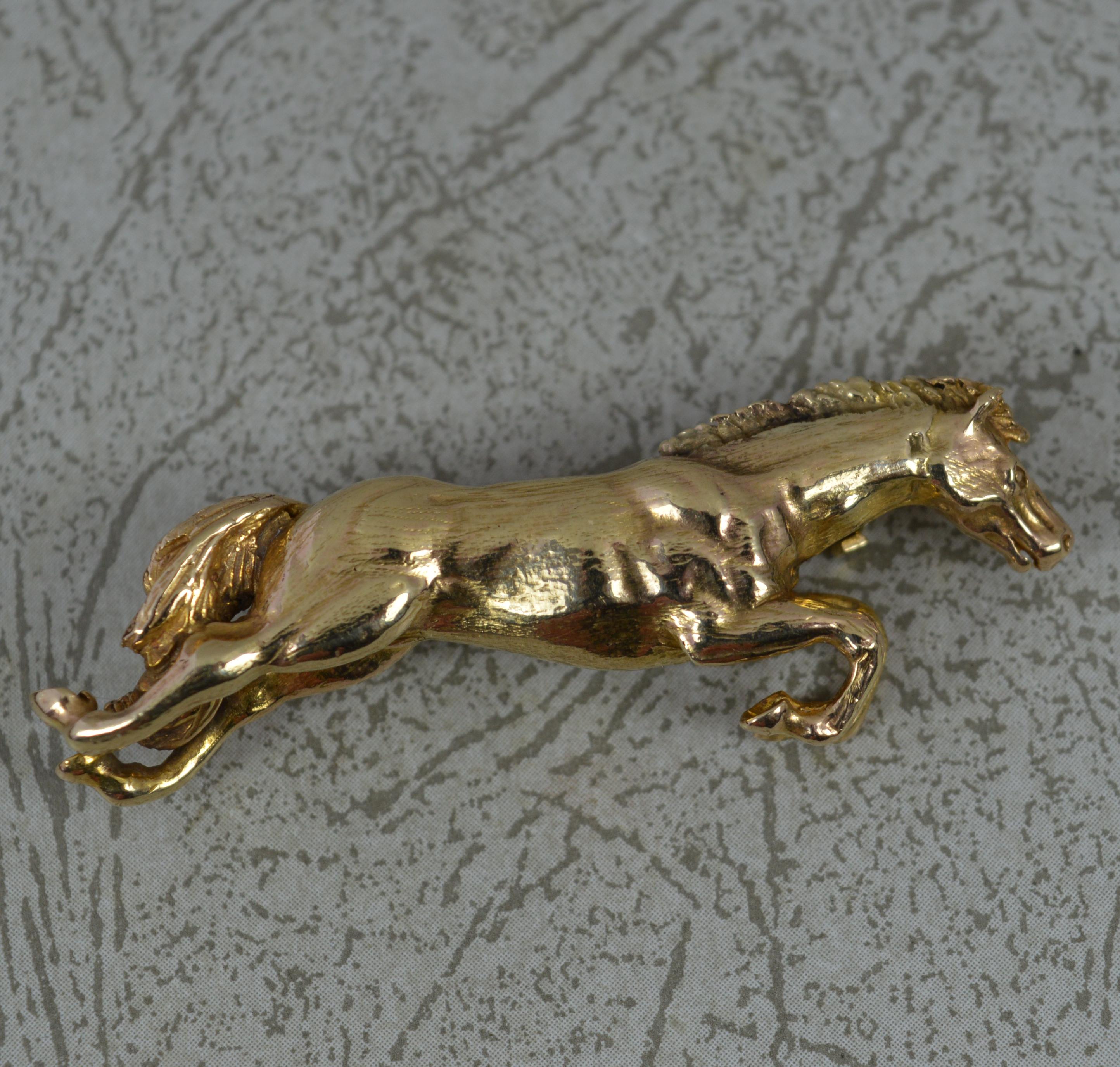 Stunning Heavy and Solid 9 Carat Gold Jumping Horse Brooch 15.5g For Sale 2