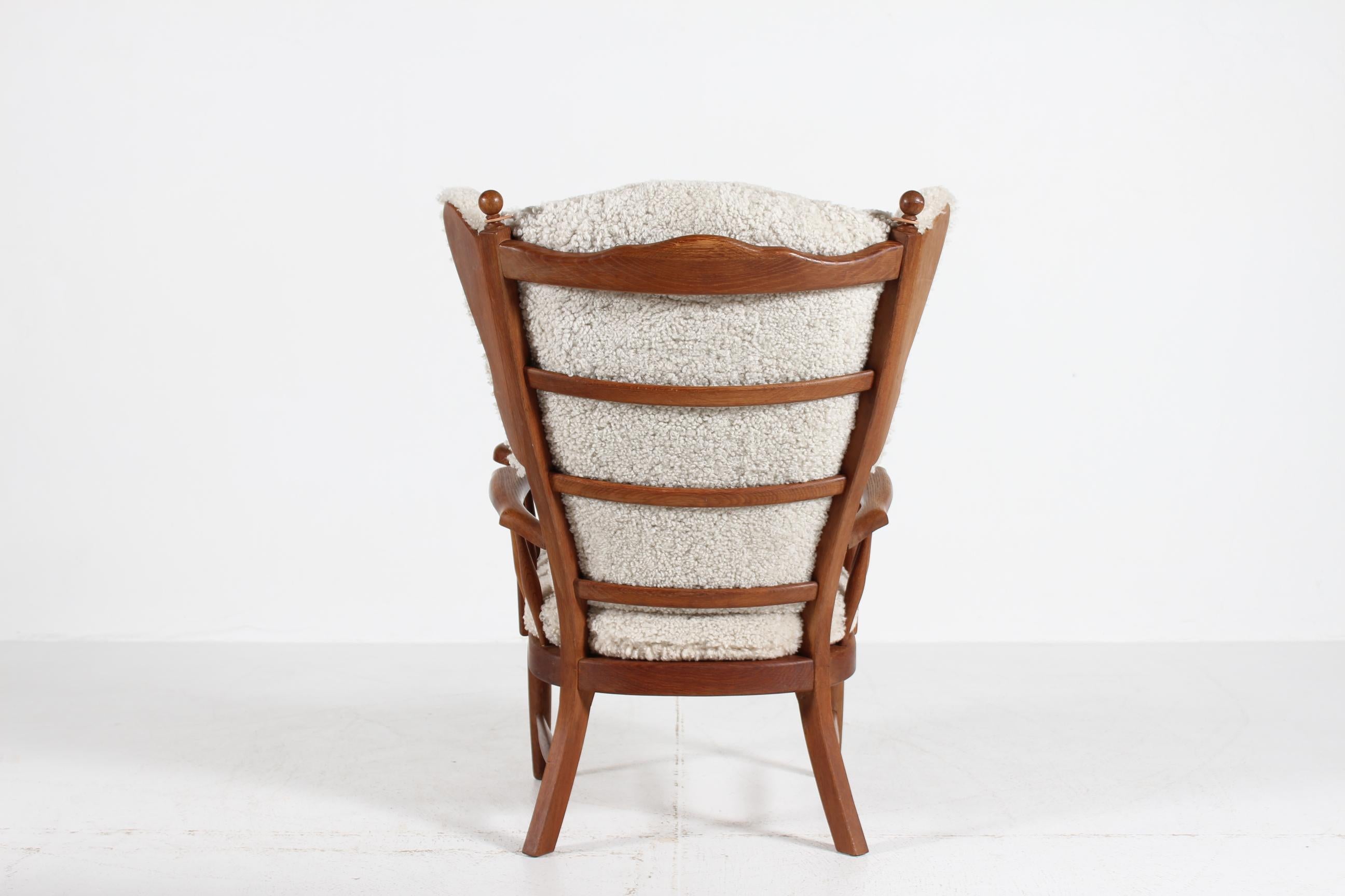 Stupenda poltrona con schienale alto in stile Henning Kjærnulf di Oak massiccio Danimarca anni '70 In condizioni buone in vendita a Silkeborg, Silkeborg