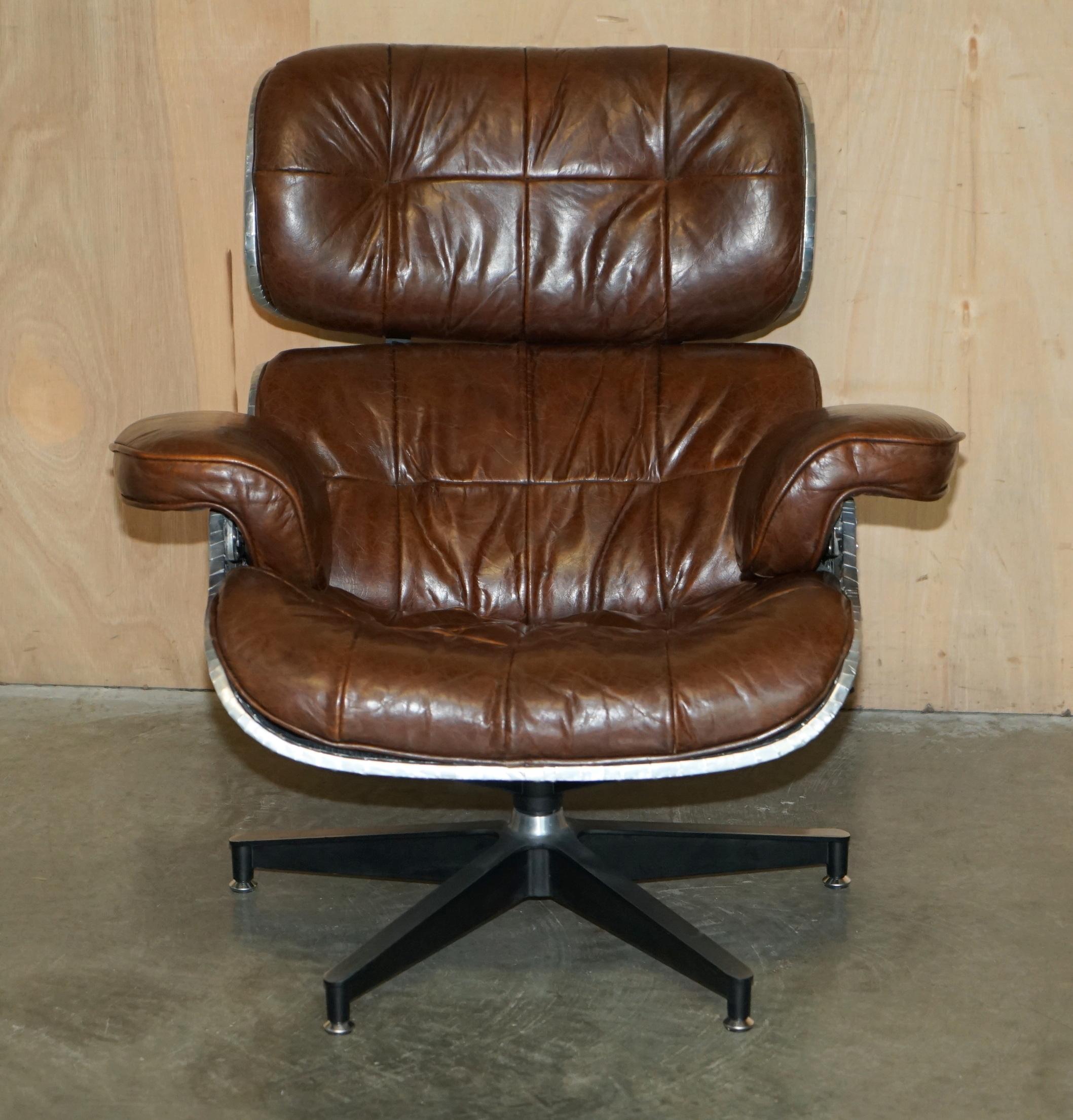 STUNNING HERiTAGE BROWN LEATHER HAND HAMMERED AVIATOR LOUNGER ARMCHAIR & OTTOMAN (Englisch) im Angebot