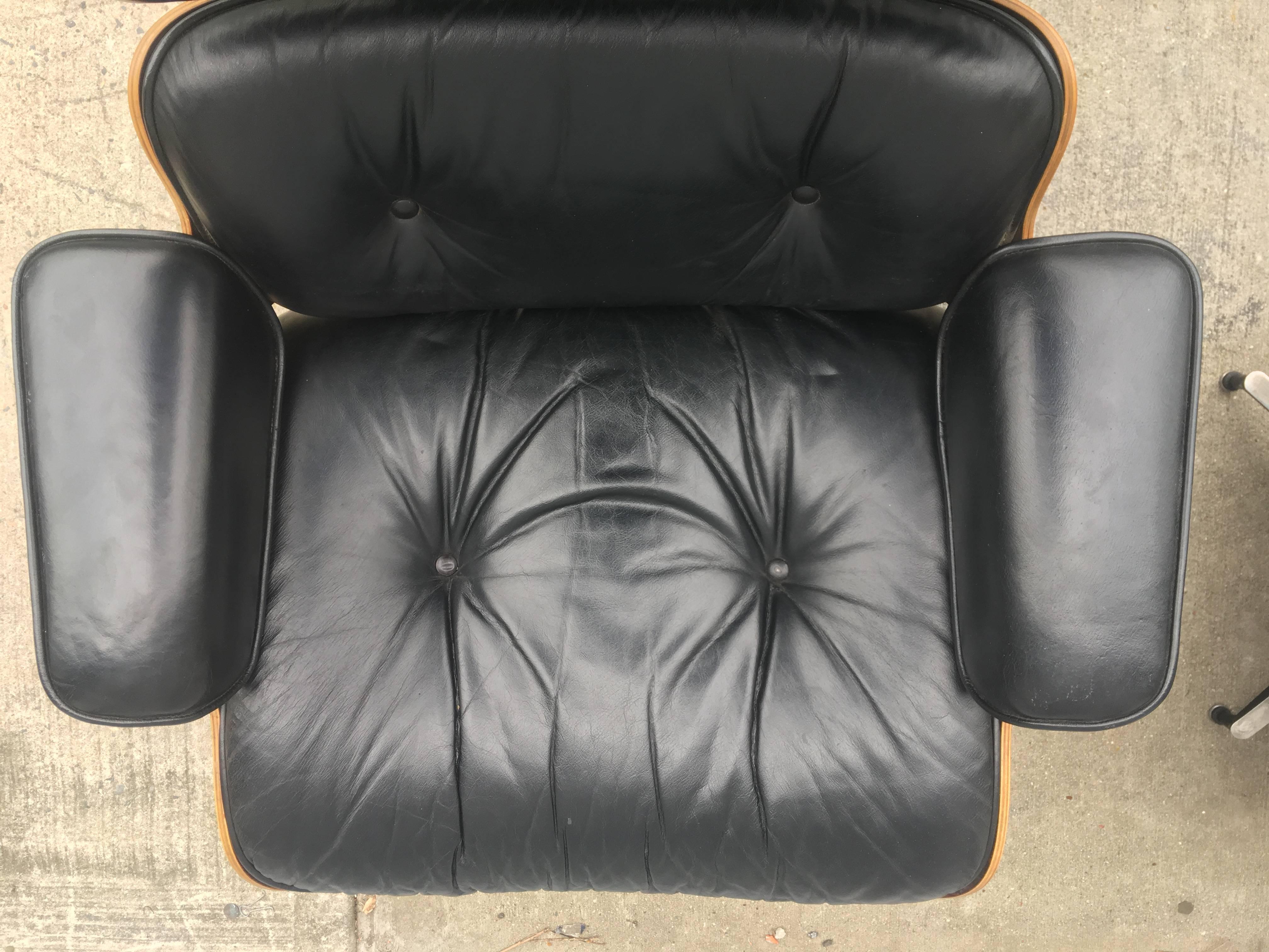 Stunning Herman Miller Eames lounge hair in black leather and rosewood shells. This particular set boasts some of the nicest rosewood we have seen. The brilliant depth of color complements the unique figures grain detail. All original from the