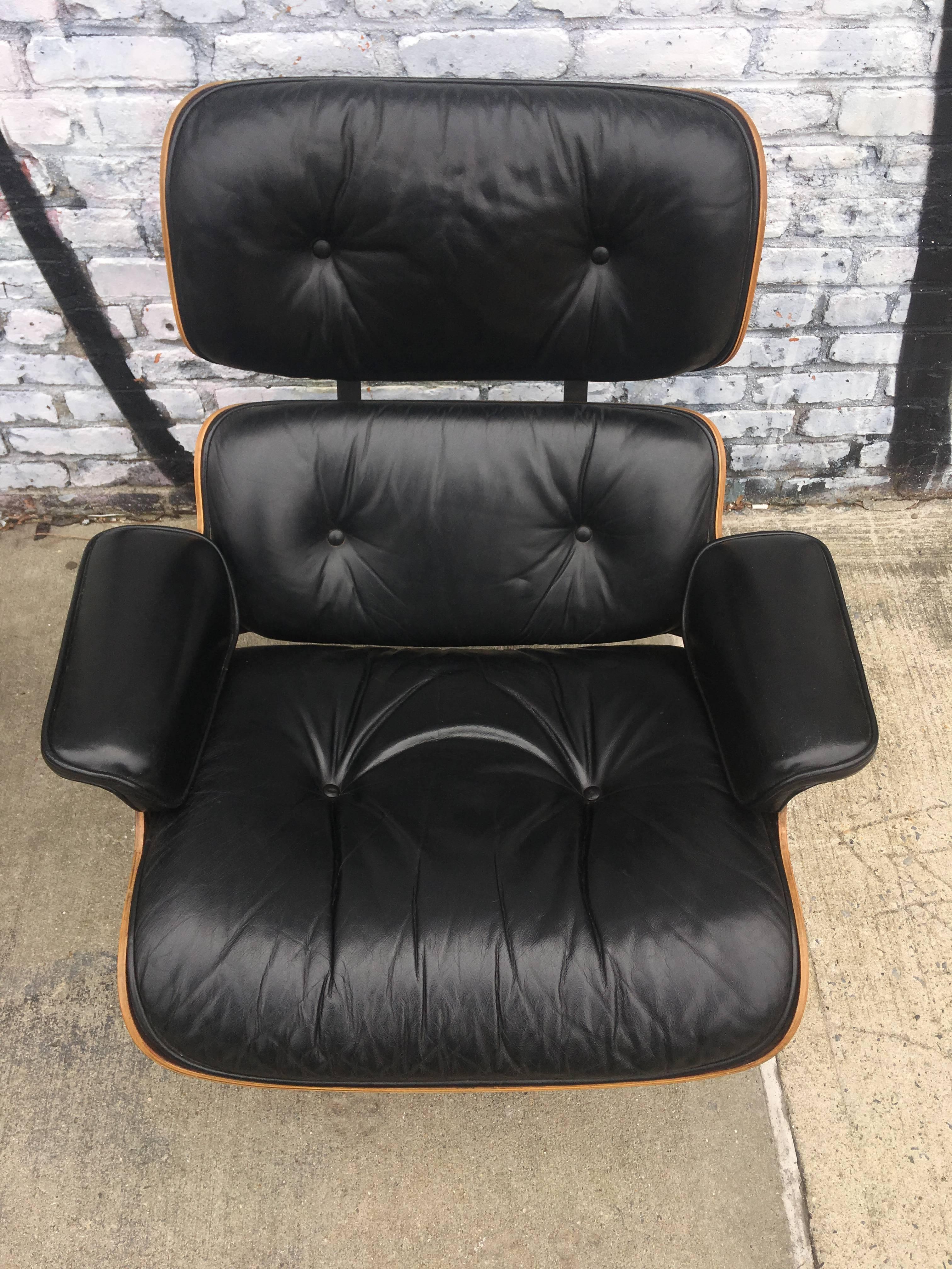 Mid-Century Modern Stunning Herman Miller Eames Lounge Chair and Ottoman