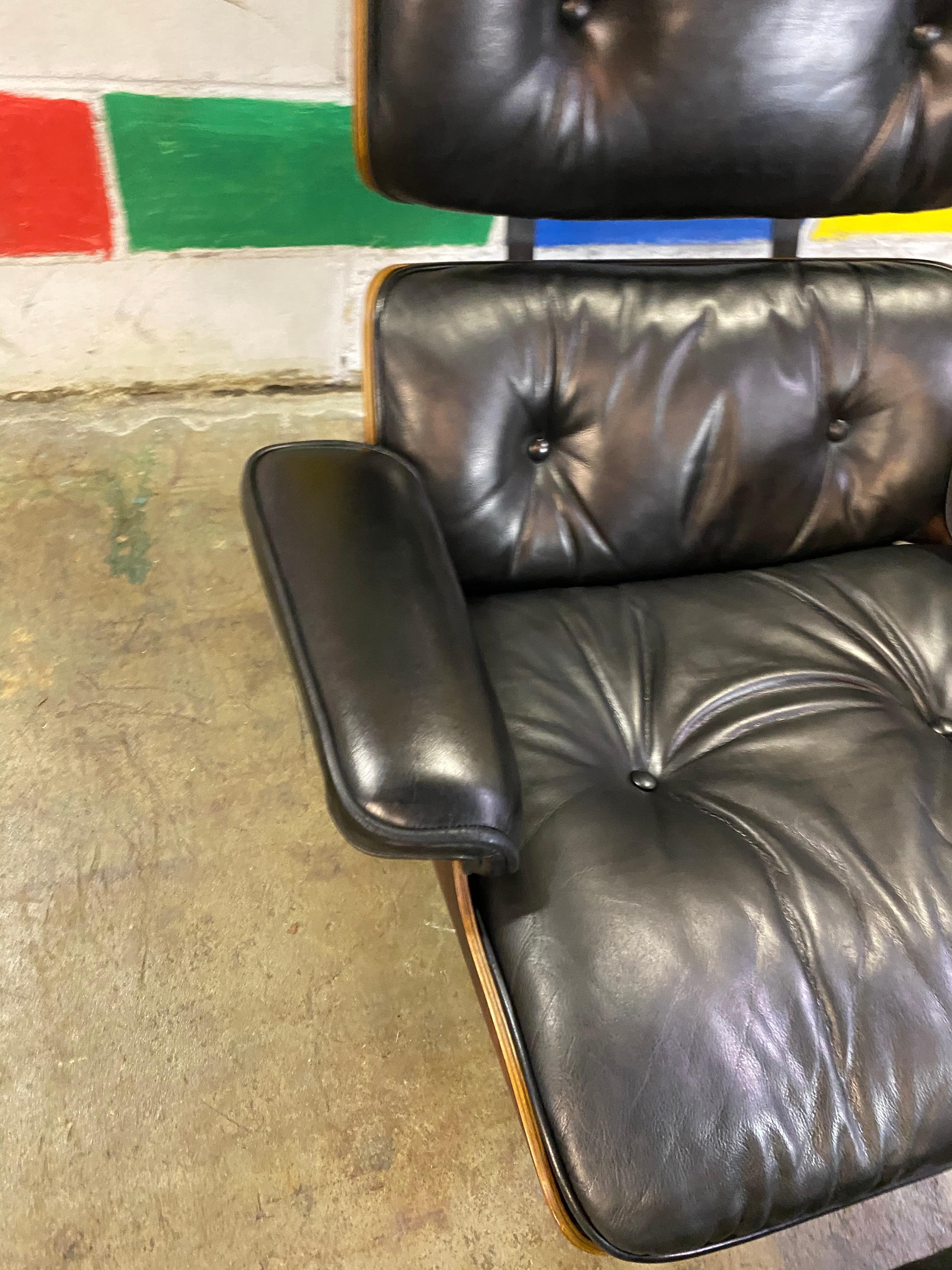 20th Century Stunning Herman Miller Eames Lounge Chair and Ottoman