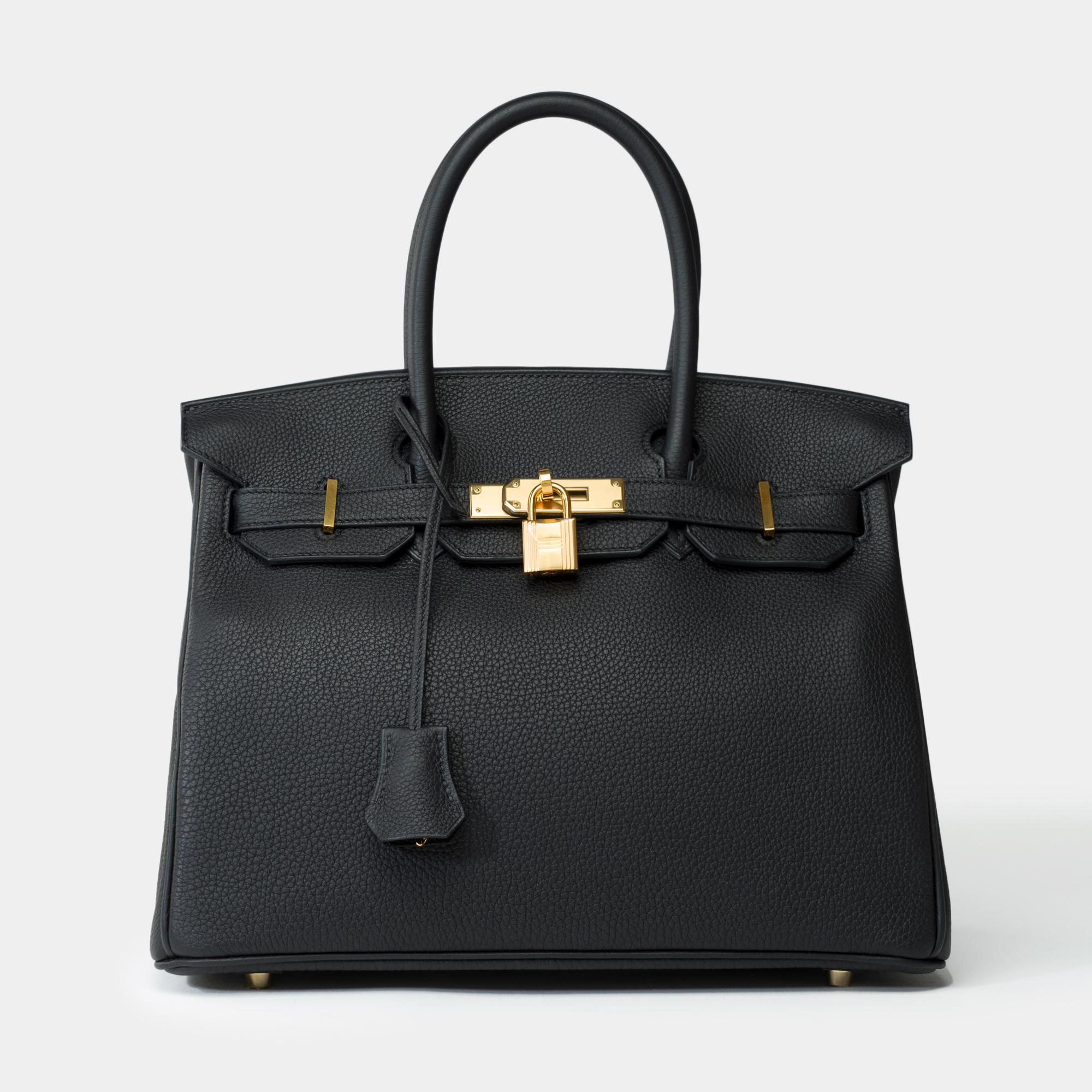 Beautiful​ ​Hermes​ ​Birkin​ ​30​ ​in​ ​black​ ​Togo​ ​leather,​ ​gold​ ​plated​ ​metal​ ​trim​ ​,​ ​double​ ​handle​ ​in​ ​black​ ​leather​ ​allowing​ ​a​ ​hand​ ​carry

Flap​ ​closure
Black​ ​leather​ ​inner​ ​lining​ ​,​ ​a​ ​zippered​ ​pocket,​