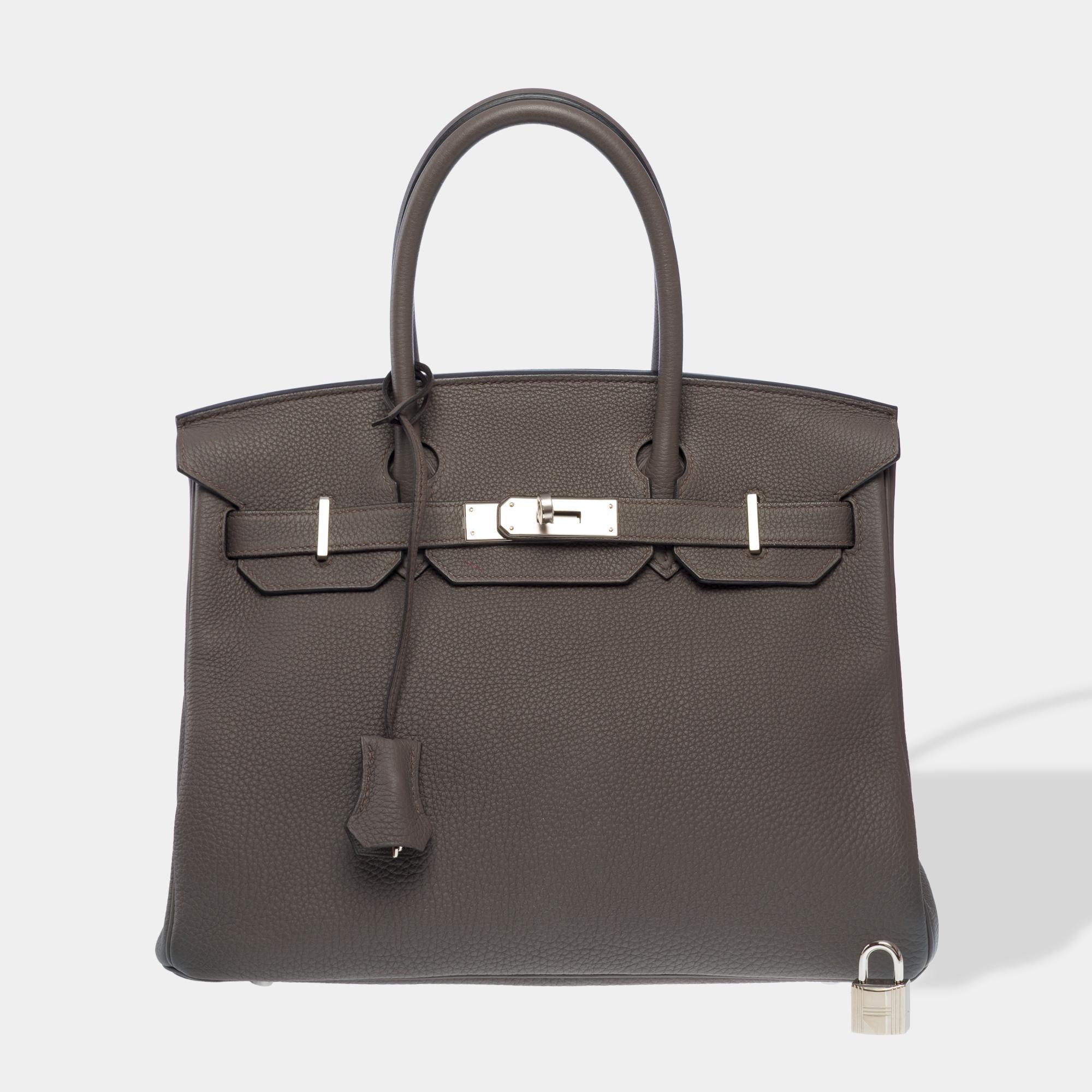 Very Chic Hermes Birkin 30 Etain in Togo calf leather, palladium silver metal trim, grey double leather handle allowing a hand carry

Flap closure
Interior lining in grey leather, one zipped pocket, one patch pocket
Signature: ​​​​​​