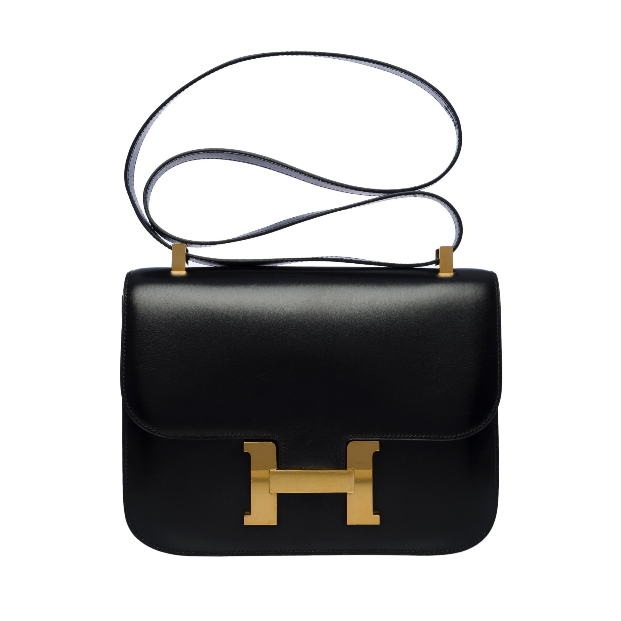 Exquisite Hermes Constance 23 shoulder bag in black box calf leather, gold plated metal hardware, convertible handle in black leather for a hand or shoulder support

Closure marked H on flap
Patch pocket on back of bag
Black leather lining, one