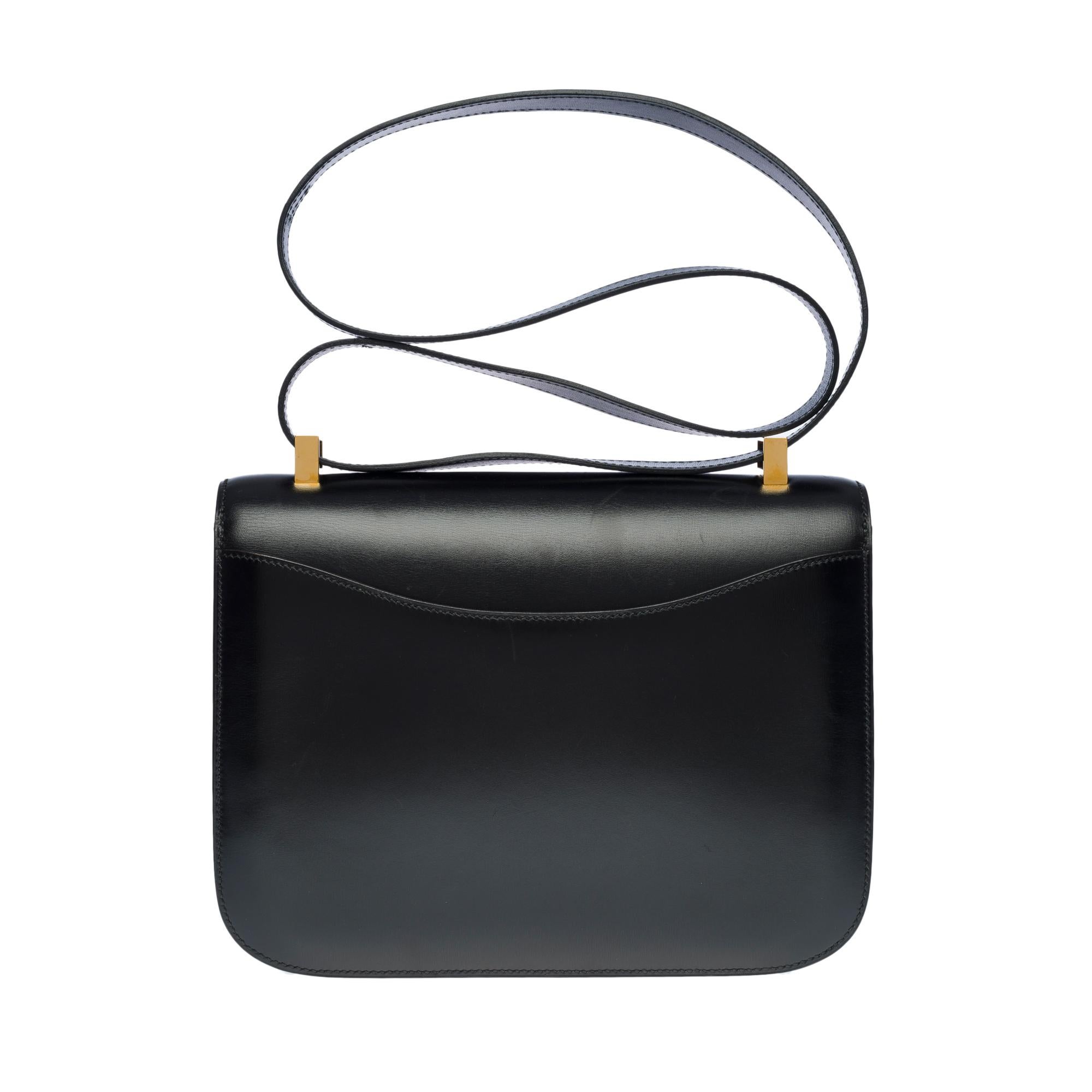 Stunning Hermes Constance 23 shoulder bag in black box calfskin leather, GHW In Good Condition In Paris, IDF