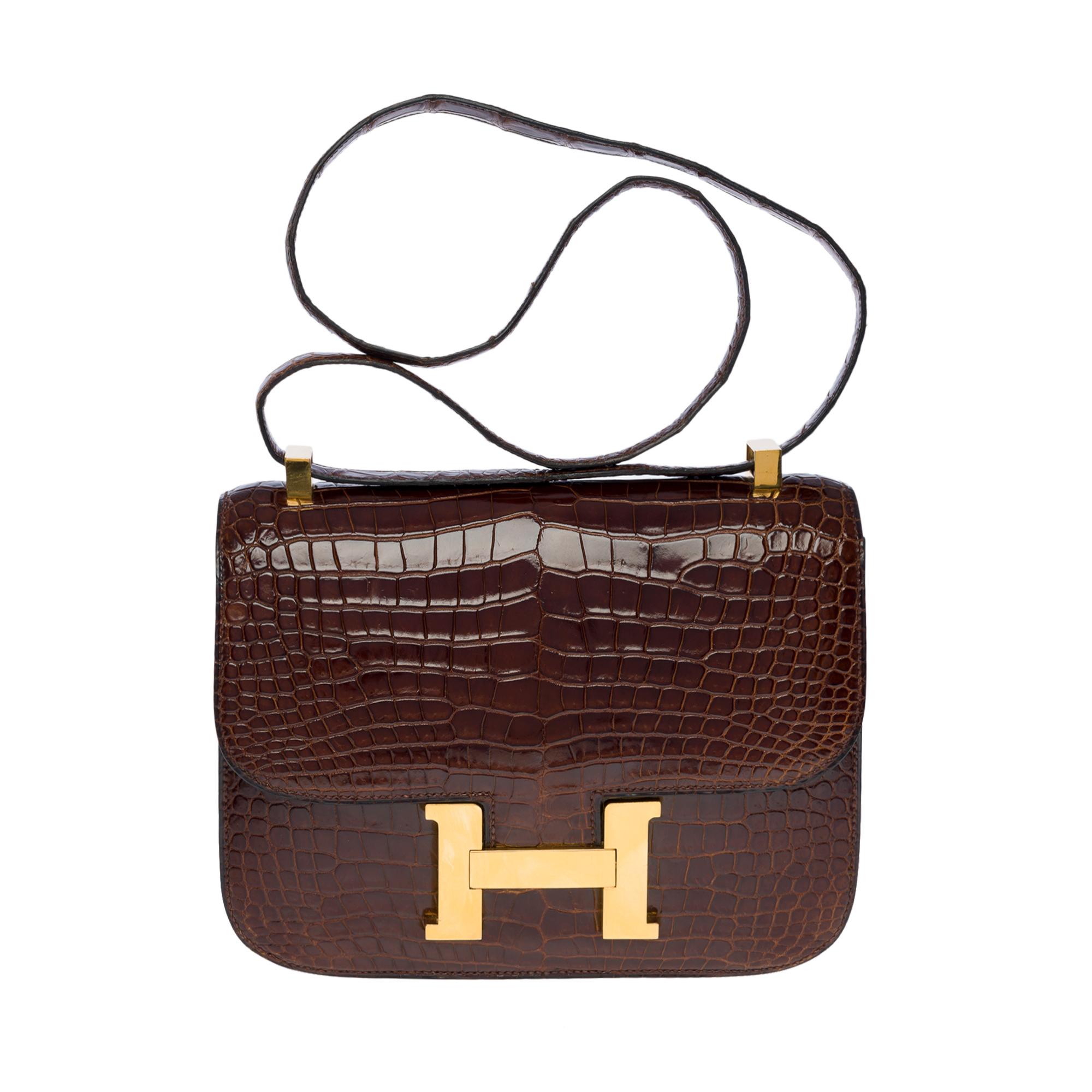 Gorgeous Hermes Constance shoulder bag in brown Porosus Crocodile leather, gold plated metal hardware, convertible handle in brown crocodile for hand or shoulder support

Zipper on flap
Brown leather lining, one zippered pocket, one patch