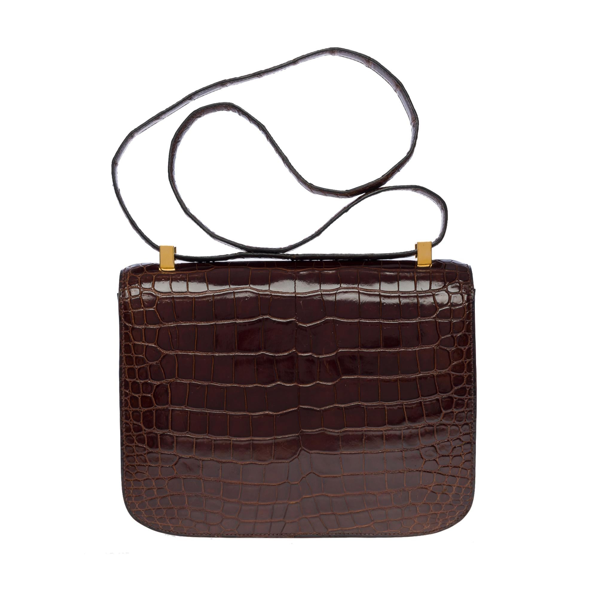 Stunning Hermès Constance shoulder bag in brown Crocodile Porosus leather , GHW In Good Condition In Paris, IDF
