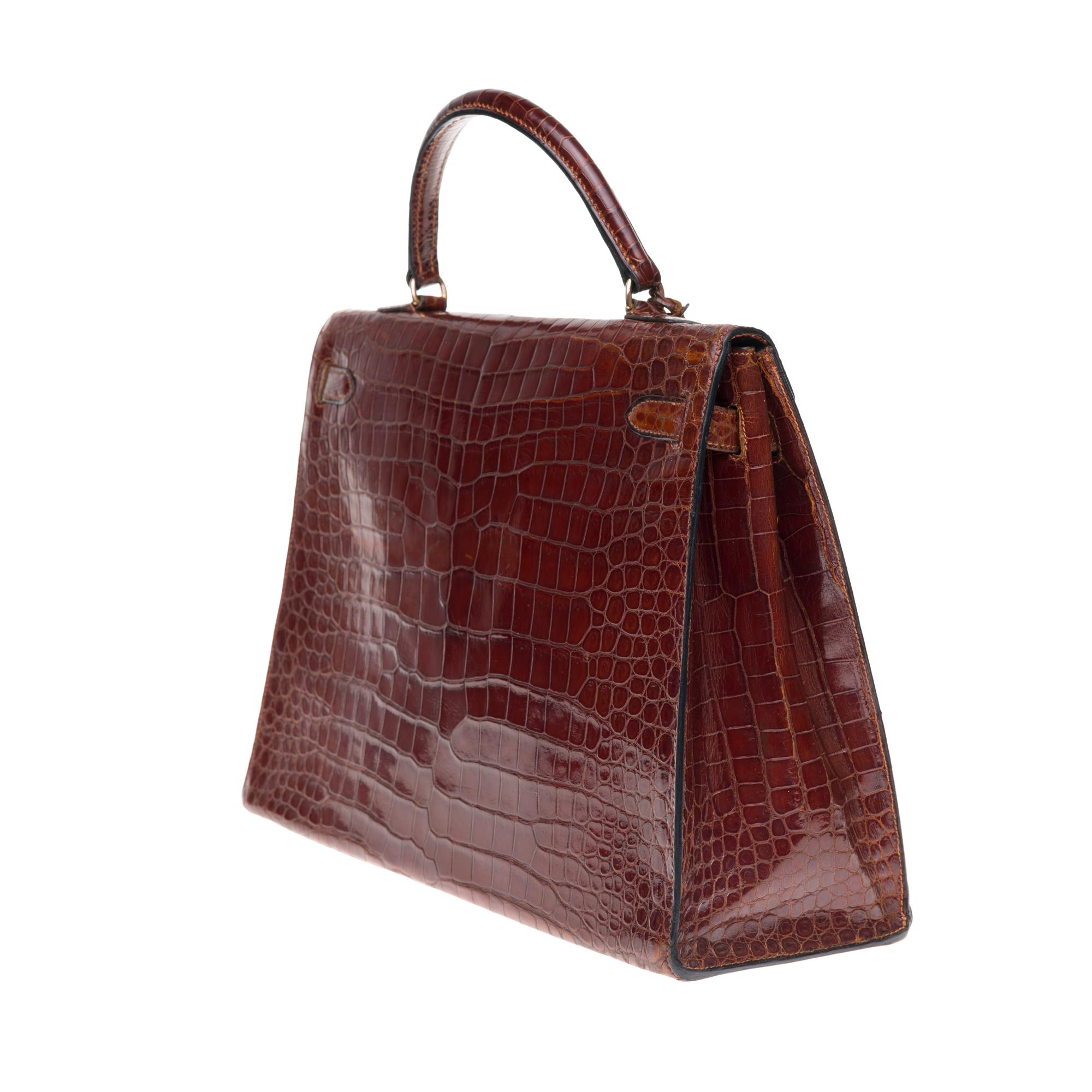 Stunning Hermes Kelly 35 handbag in Brown Crocodile Leather, golden hardware In Good Condition In Paris, IDF