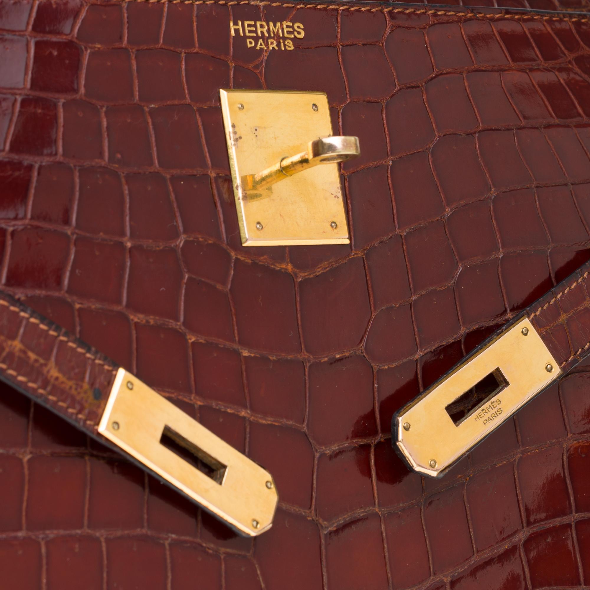 Women's Stunning Hermes Kelly 35 handbag in Brown Crocodile Leather, golden hardware