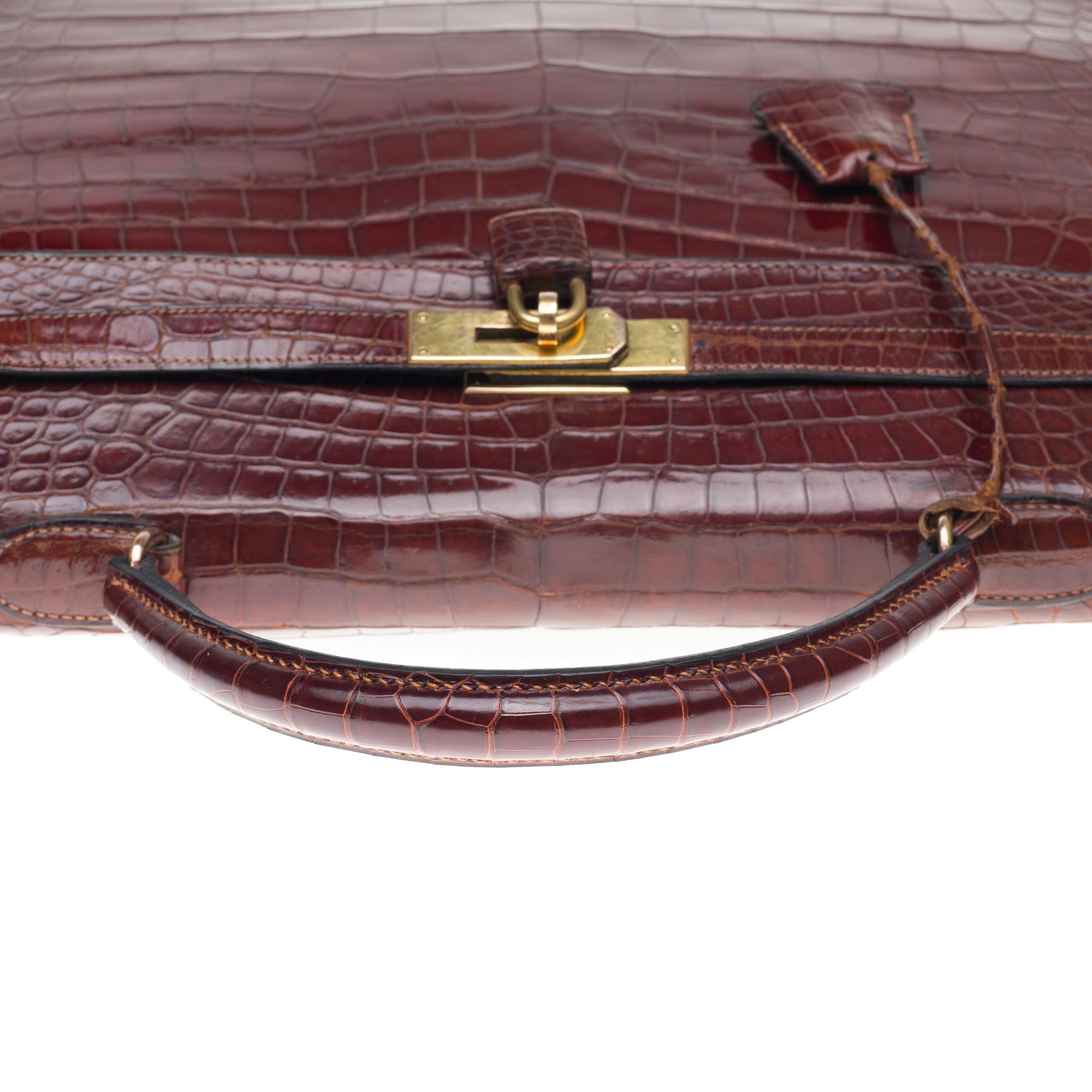 Stunning Hermes Kelly 35 handbag in Brown Crocodile Leather, golden hardware 3