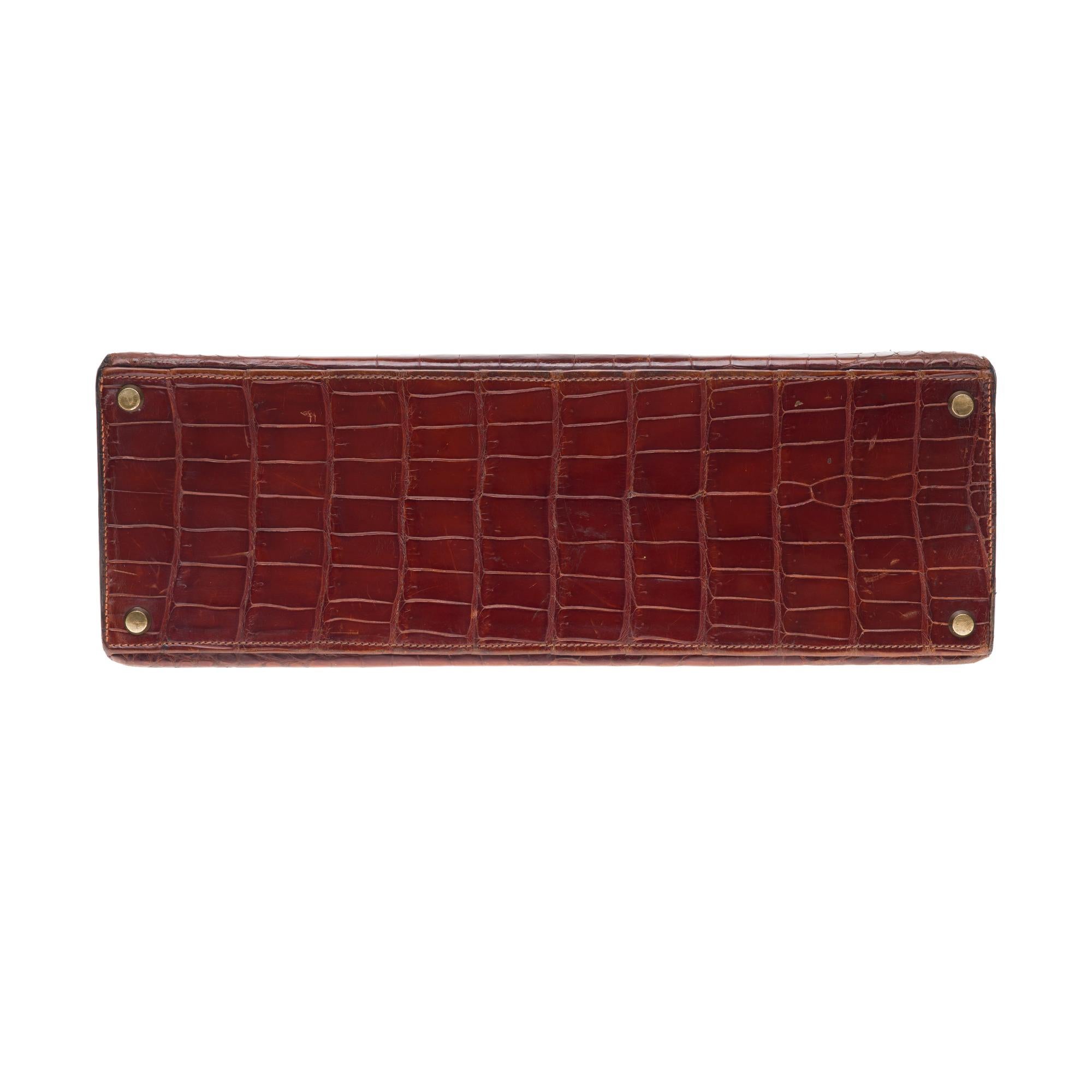 Stunning Hermes Kelly 35 handbag in Brown Crocodile Leather, golden hardware 4