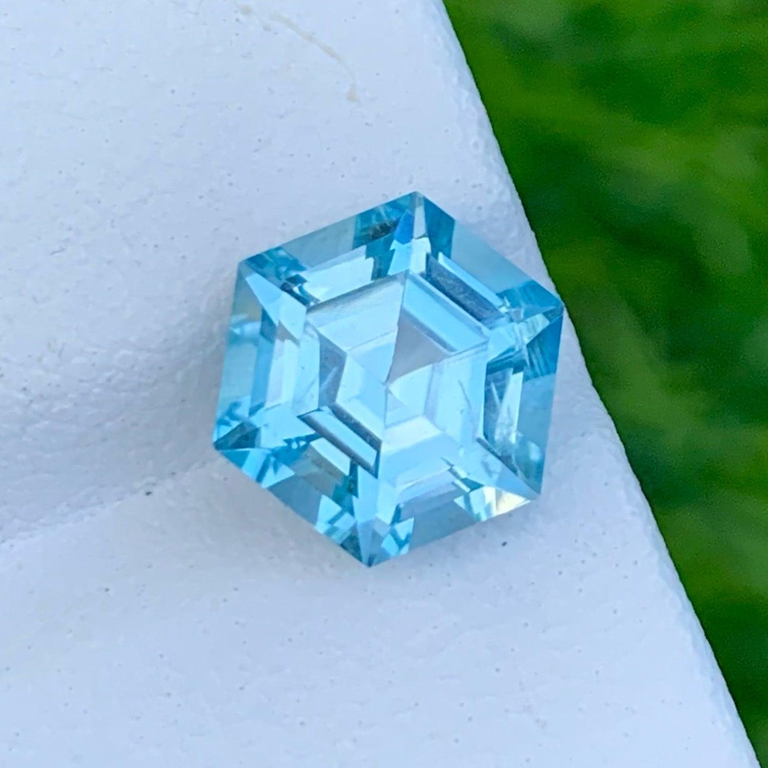 Modern Stunning Hexagon Cut Swiss Blue Topaz 3.95 Carats Topaz Ring Majestic Topaz  For Sale